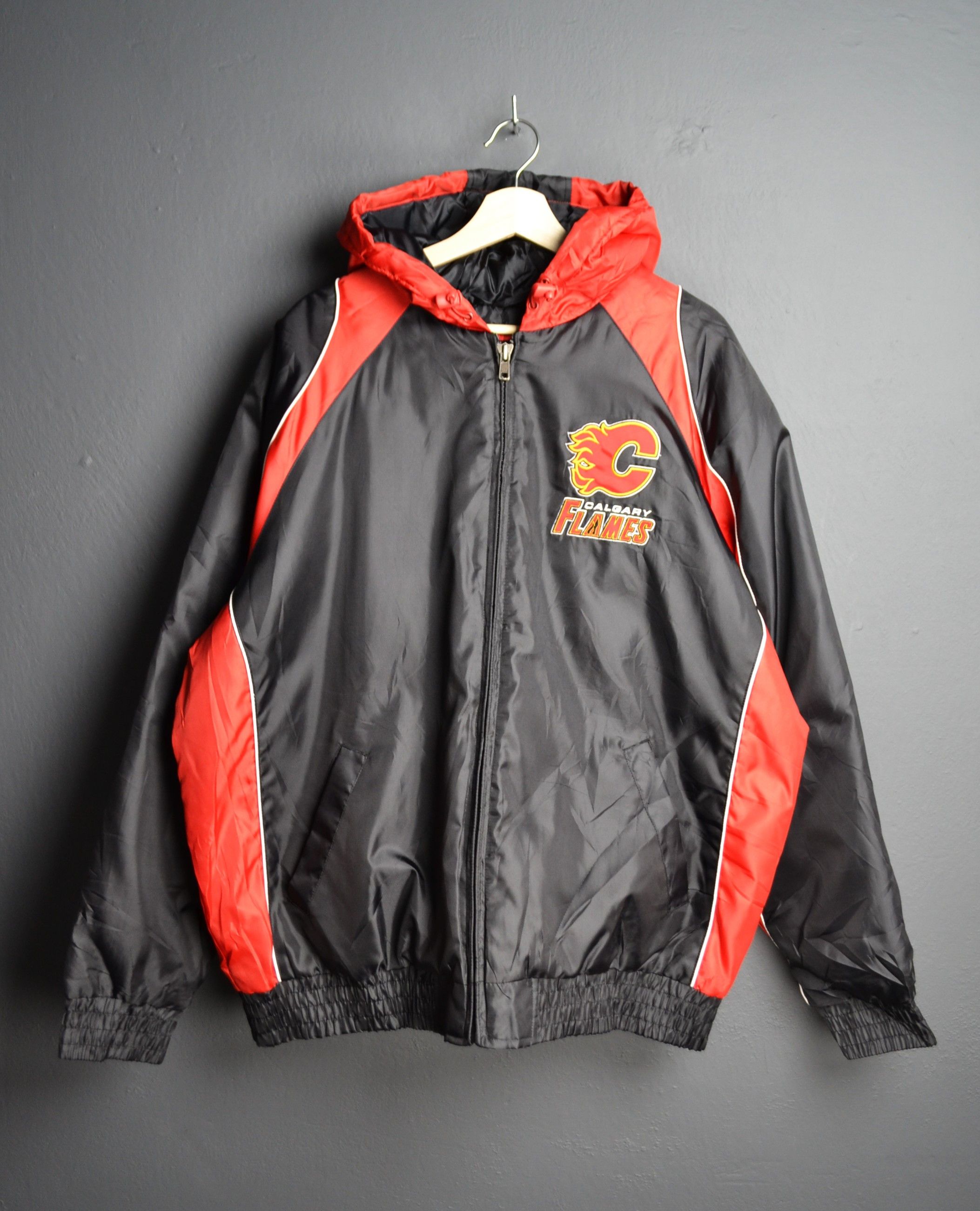 Vintage Calgary Flames Zip Hooded Winter Jacket NHL Black Red XL Size US XL / EU 56 / 4 - 3 Thumbnail