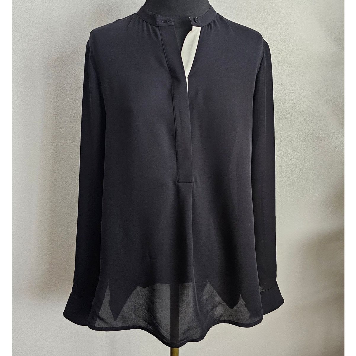 Vince EUC VINCE Silk Black L/S Hi/Low Hem Color Tipped Blouse XS Size XS / US 0-2 / IT 36-38 - 1 Thumbnail