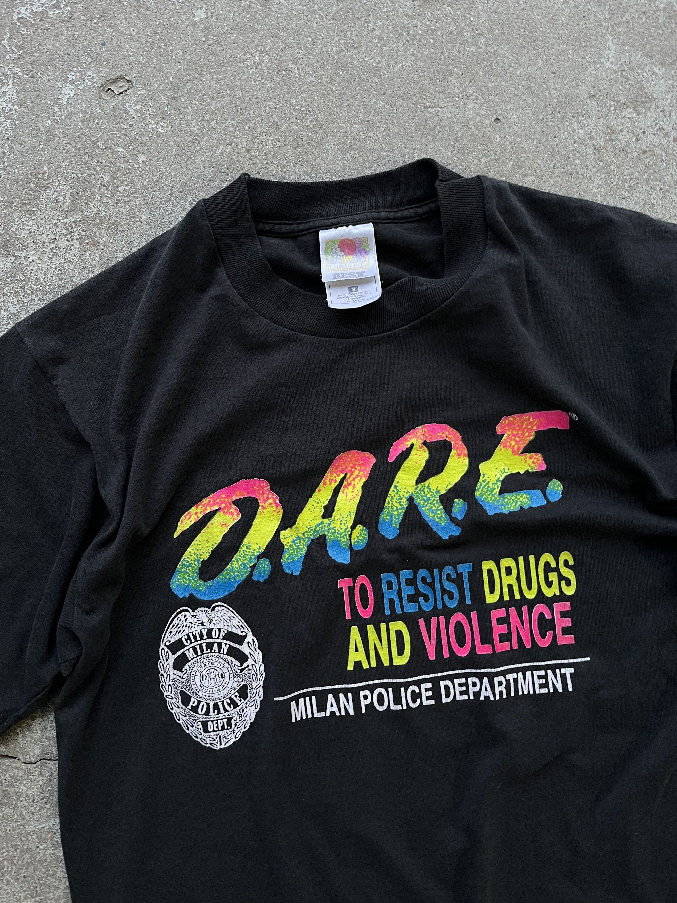 Fruit Of The Loom “Milan Police Dare to Resist Drugs & Violence” vintage tee Size US L / EU 52-54 / 3 - 3 Thumbnail