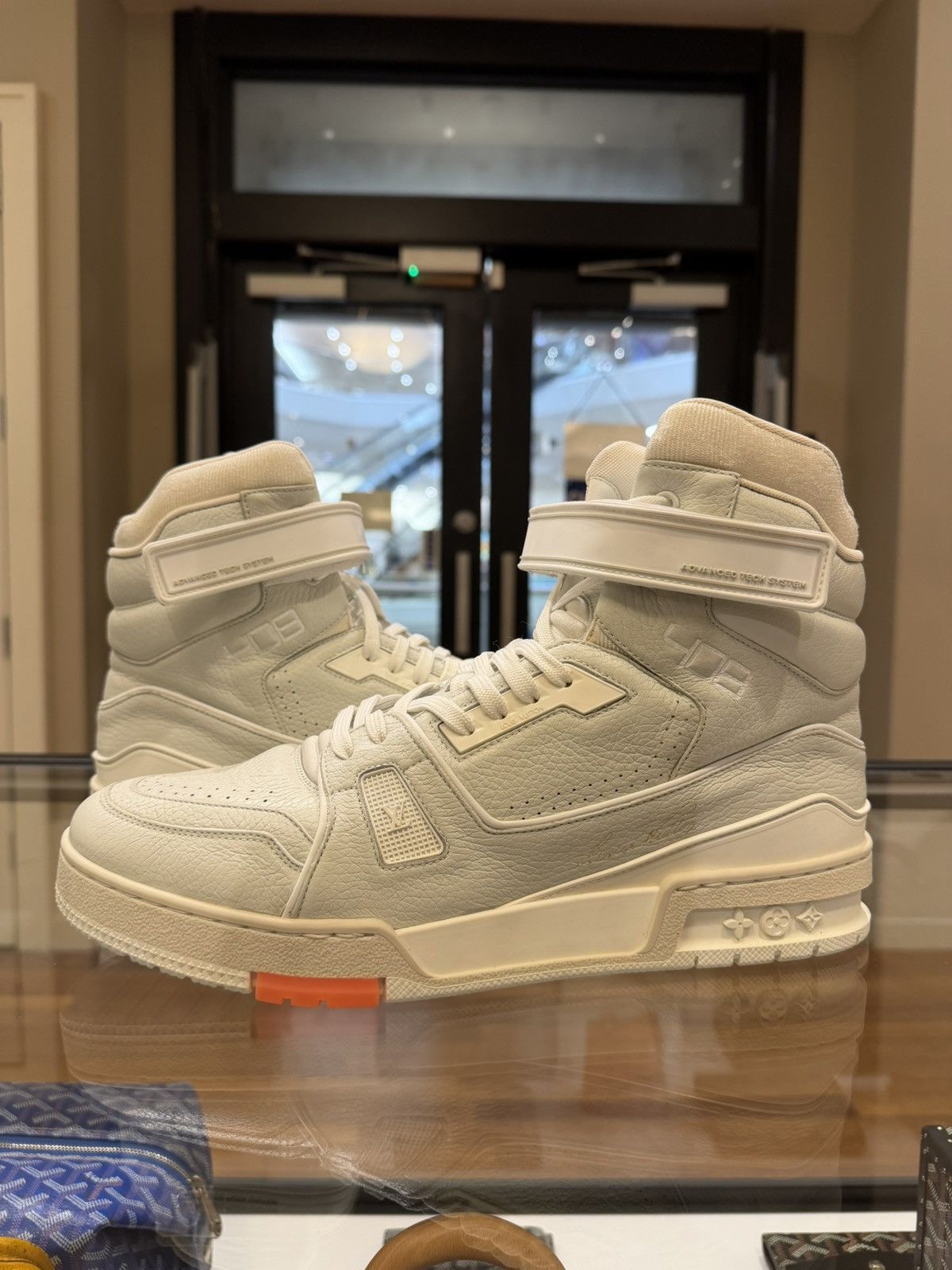 Louis Vuitton Louis Vuitton High Top Trainer Sneaker - White Size US 9.5 / EU 42-43 - 1 Thumbnail
