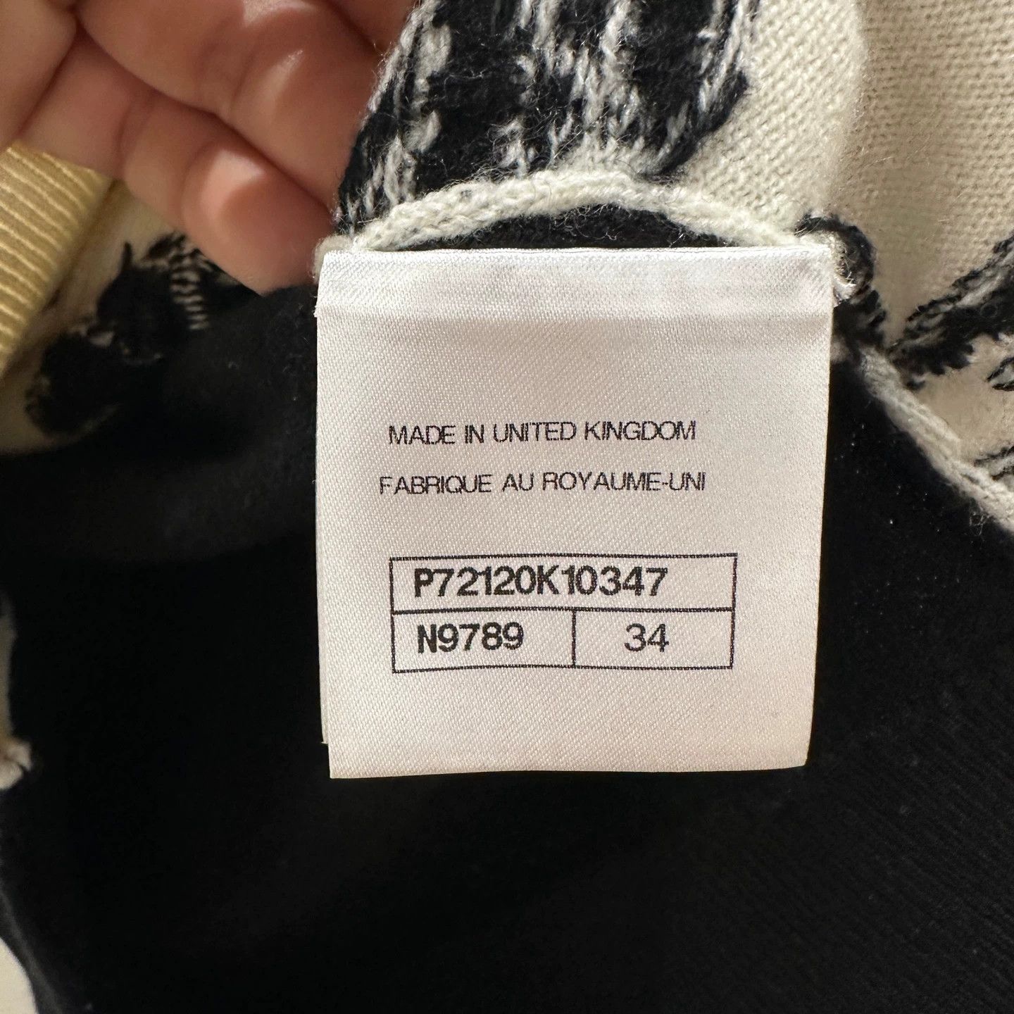 Chanel Chanel apr124 full print white dove cashmere cardigan 34 Size XS / US 0-2 / IT 36-38 - 4 Thumbnail