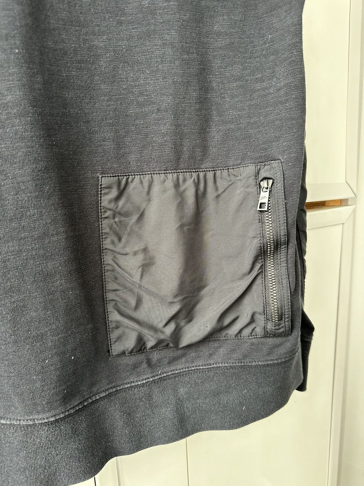 Nike Vintage Nike Hoodie Patch Logo Black Fit Size US L / EU 52-54 / 3 - 19 Thumbnail