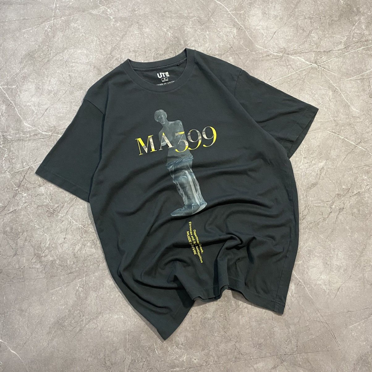 Uniqlo UNIQLO MUSEE DU LOUVRE PETER SAVILLE TEE BIG LOGO Size US M / EU 48-50 / 2 - 1 Thumbnail