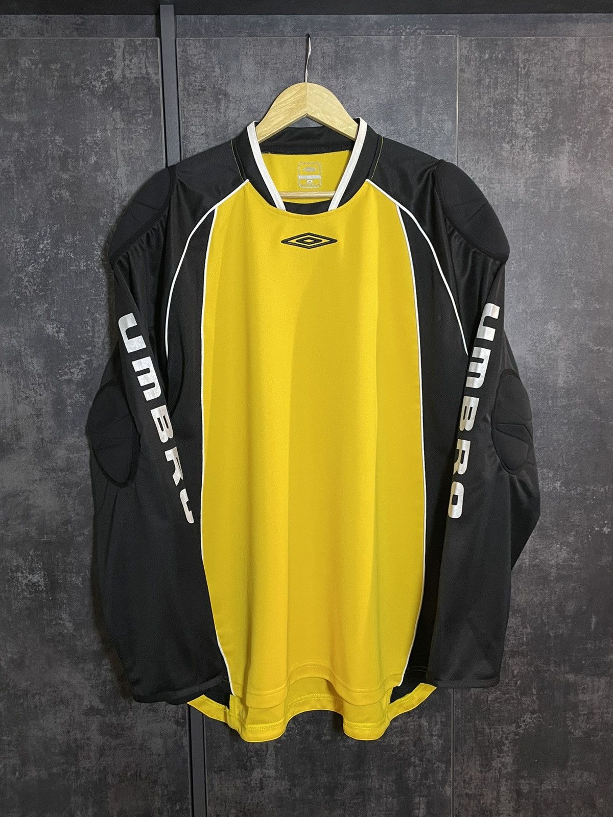 Umbro Vintage Umbro Goalkeeper Jersey Patted Balenciaga Vetements Size US XL / EU 56 / 4 - 1 Thumbnail