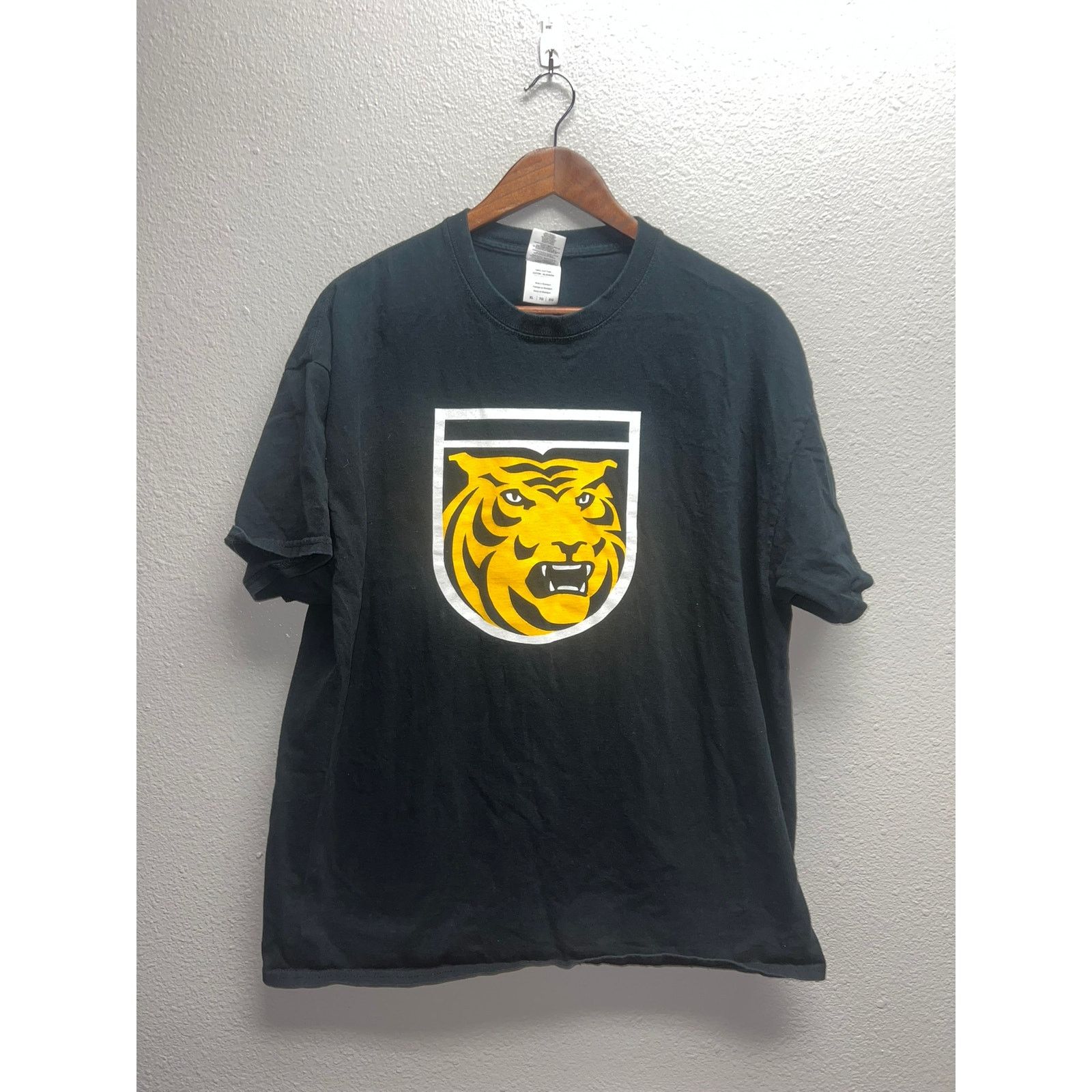 Gildan Colorado College Tigers Shirt Fill An Empty Stocking Tee XL Size US XL / EU 56 / 4 - 1 Thumbnail