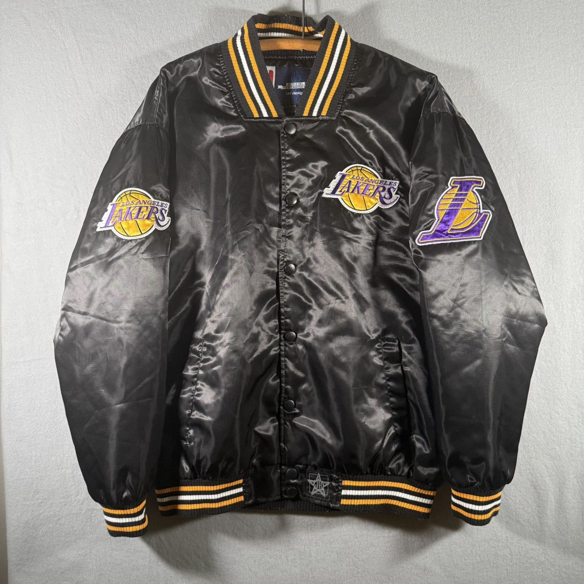 JH Design JH Design NBA Los Angeles Lakers Big Logo Black Satin jacket Size US L / EU 52-54 / 3 - 1 Thumbnail