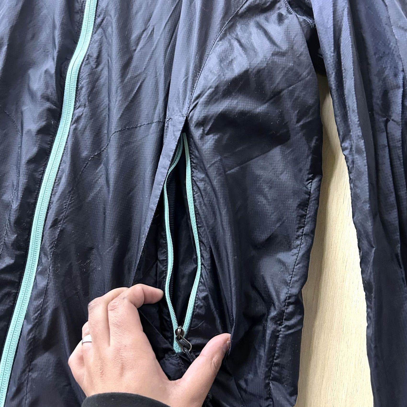 Vintage Columbia Womens Large Black Omni-Shield Hooded Windbreaker Jacket Full Zip Size L / US 10 / IT 46 - 4 Thumbnail