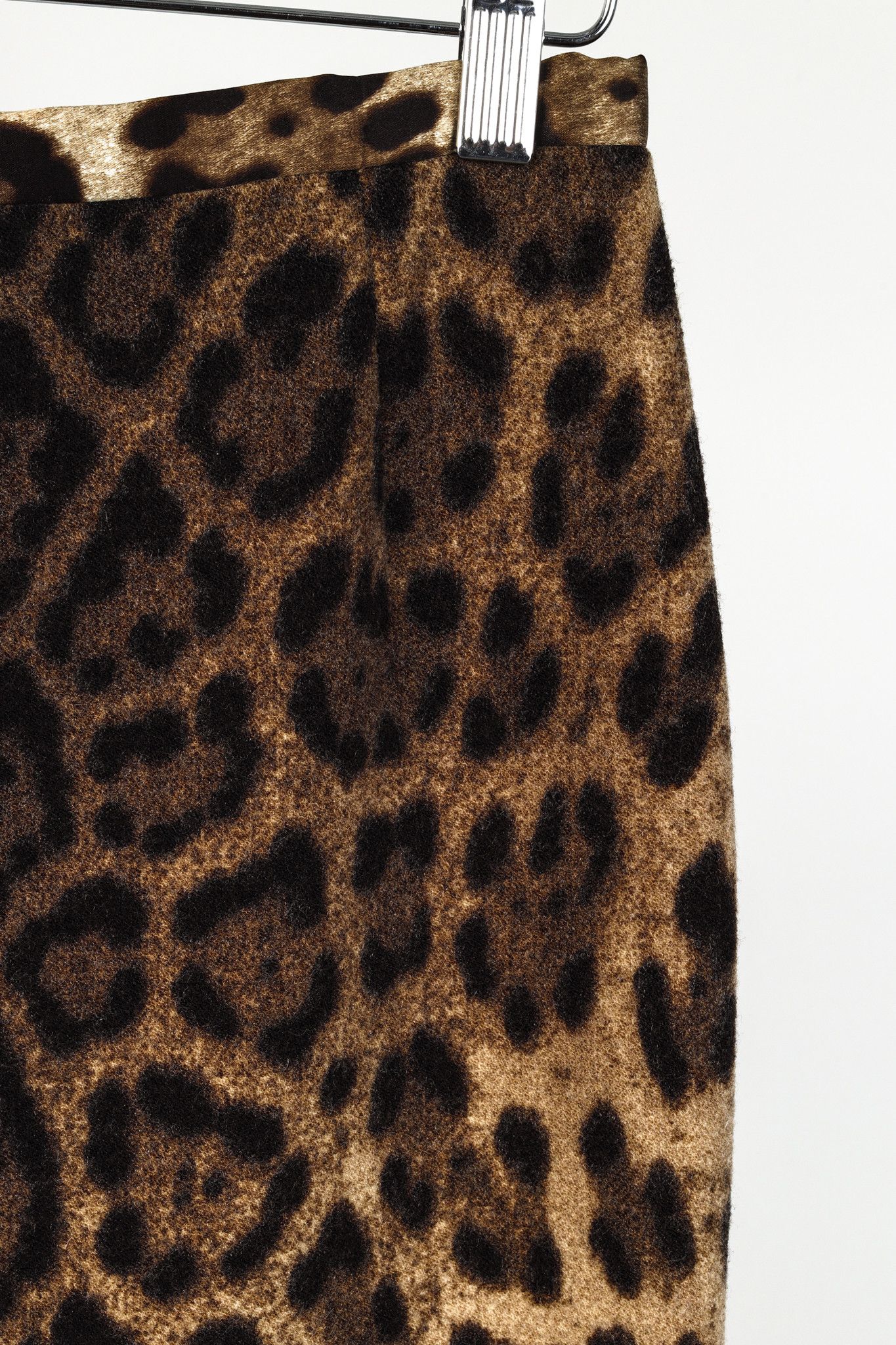 Dolce & Gabbana Dolce & Gabbana Leopard Print Pencil Skirt Size 28" / US 6 / IT 42 - 5 Thumbnail