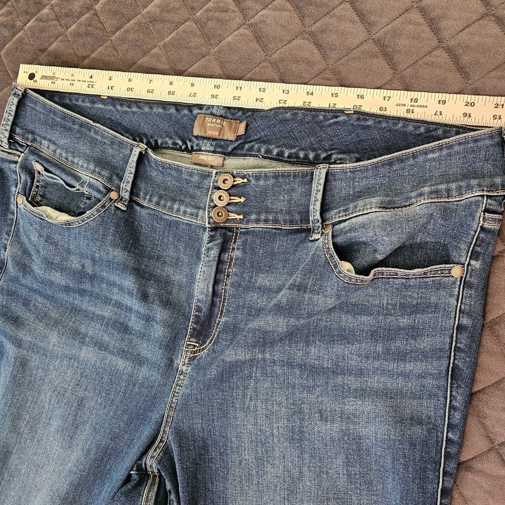 Torrid Torrid Jeans Womens Plus Size 24S Blue Jeans Skinny High Rise 5-Pocket Denim Cotton Blend Spandex Viscose Medium Wash Casual City 90s Womens Size 42" / US 20 - 5 Thumbnail