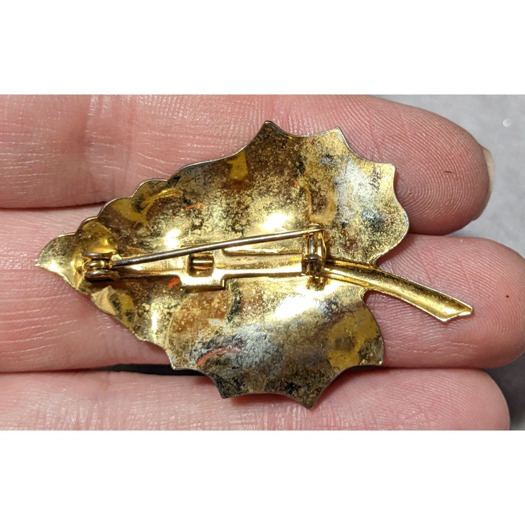 Other Vintage Etched Gold Tone Textured Leaf Brooch Size ONE SIZE - 6 Thumbnail