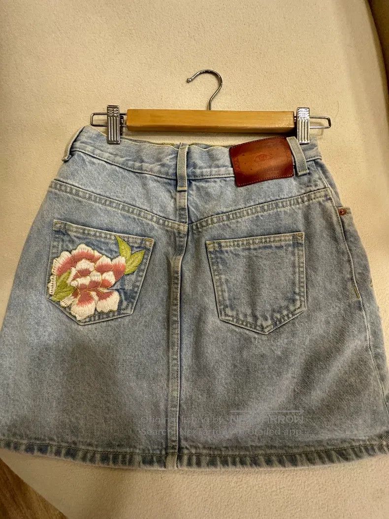 Gucci Gucci Size OS Embroidered denim short skirt Size 25" / US 0 / IT 36 - 3 Thumbnail