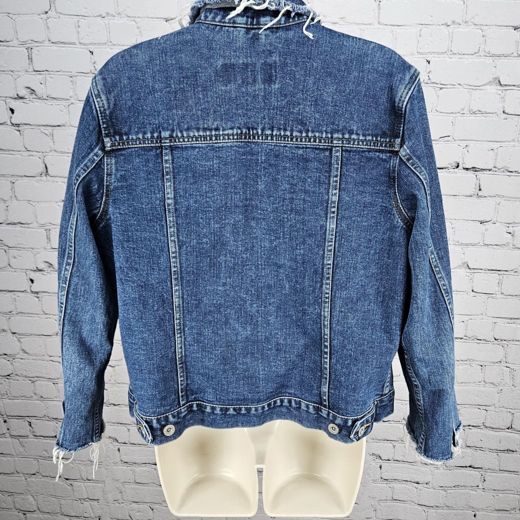 Eddie Bauer Eddie Bauer Denim Jacket Blue 100% Cotton Buttoned Raw Hem Distressed Short Sleeve Women S Regular Jacket Size 28" / US 6 / IT 42 - 2 Thumbnail