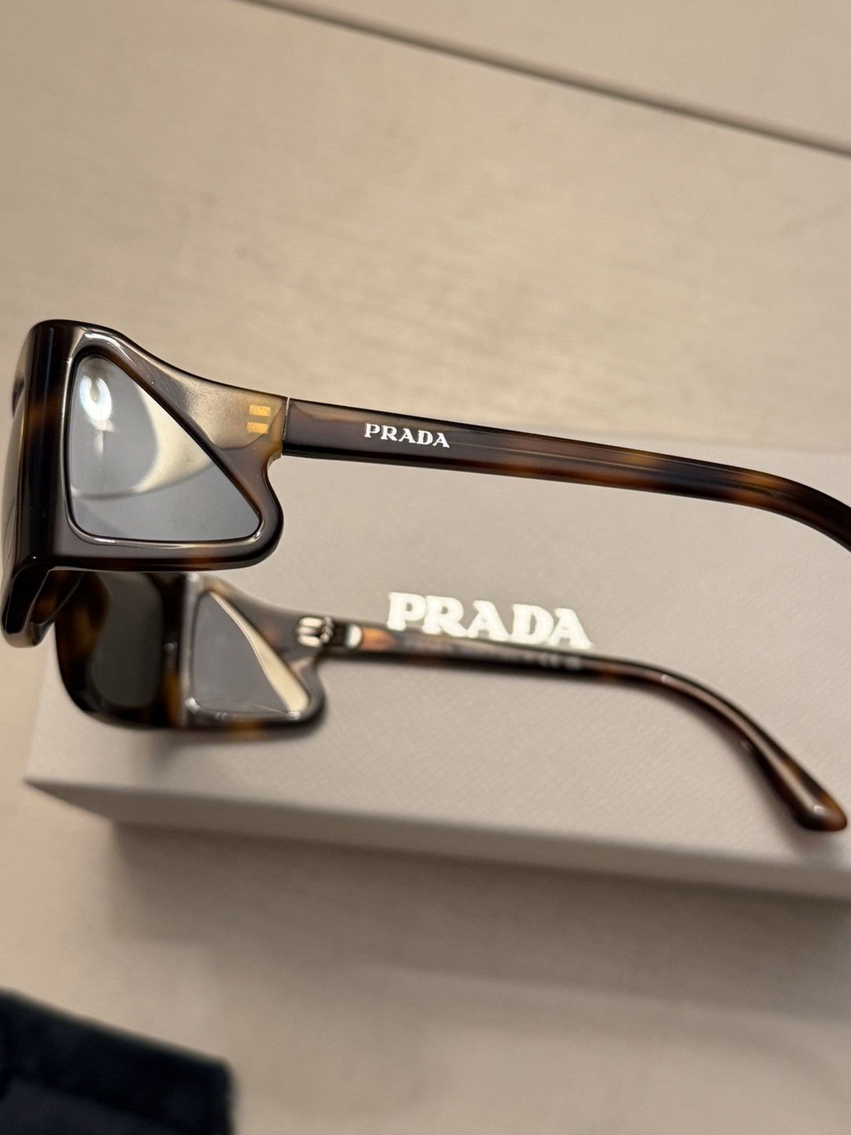 Prada Prada Runway SPRB03 Sunglasses Side Lenses Tortoise Shell Size ONE SIZE - 6 Thumbnail