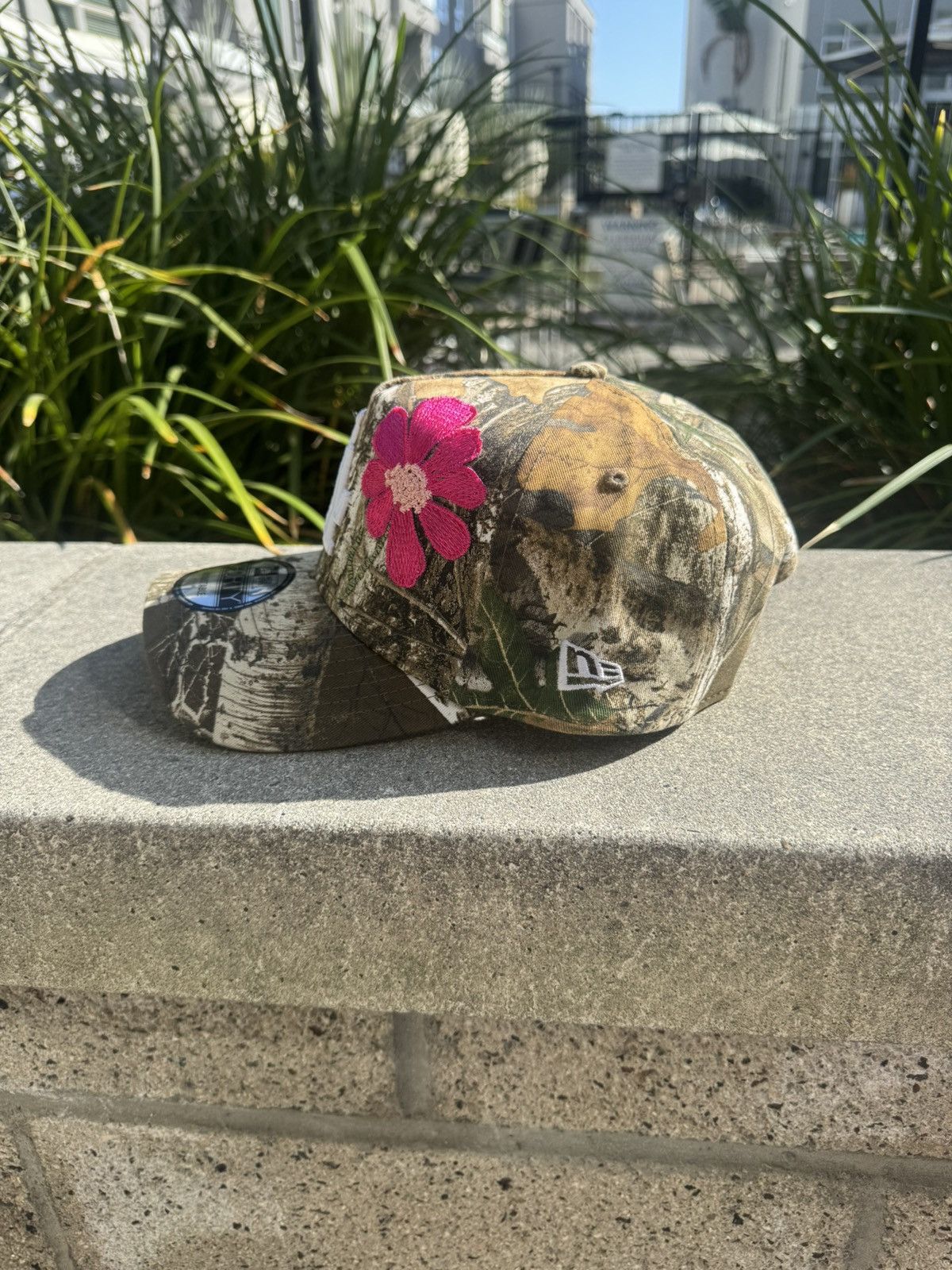 Other Real tree snap back with hand, embroidered flower Size ONE SIZE - 3 Thumbnail