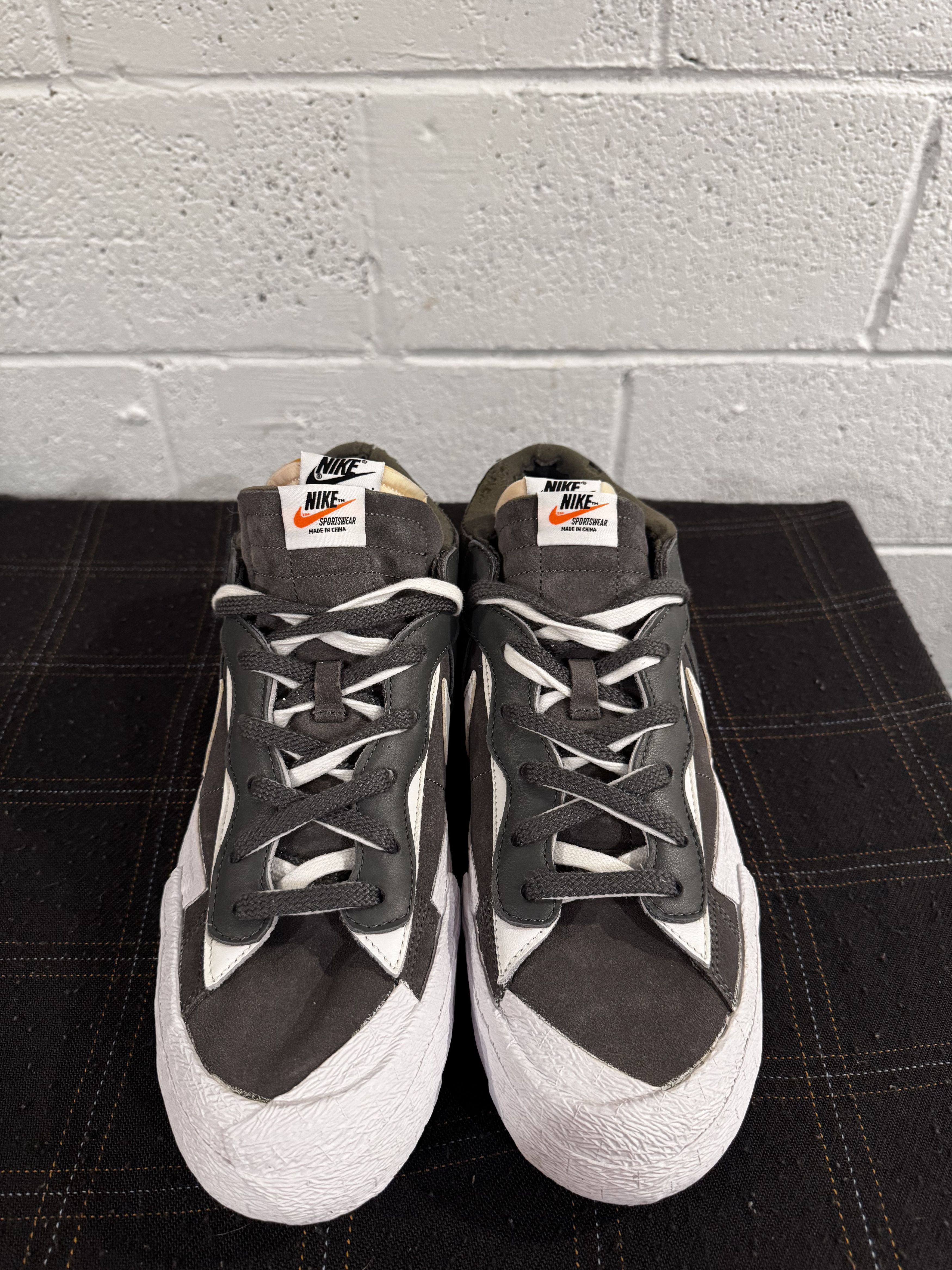 Nike Nike x sacai Blazer Low Size US 12 / EU 45 - 2 Thumbnail
