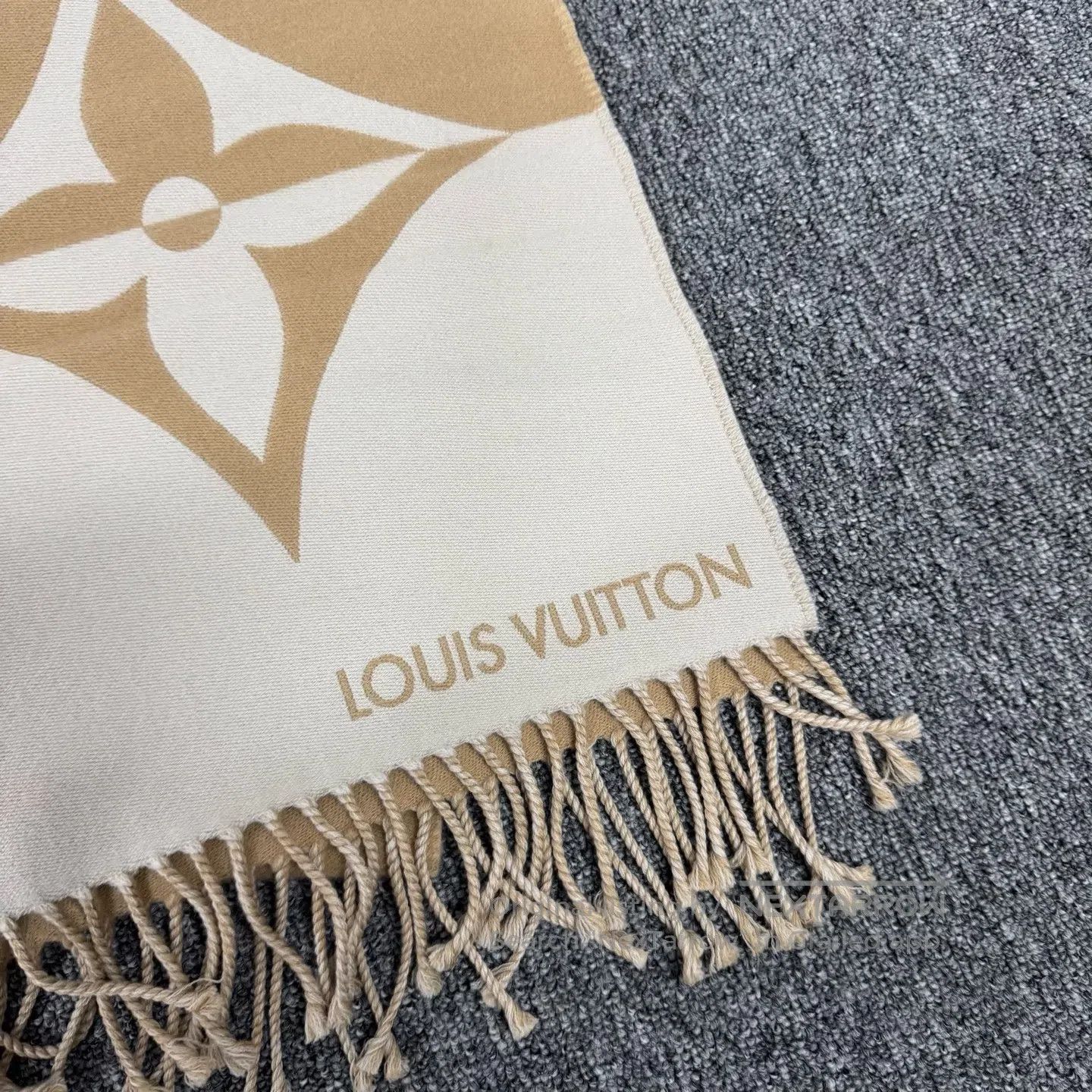 Louis Vuitton Louis Vuitton Black cat-eye three-color letter logo sungla Size ONE SIZE - 3 Thumbnail