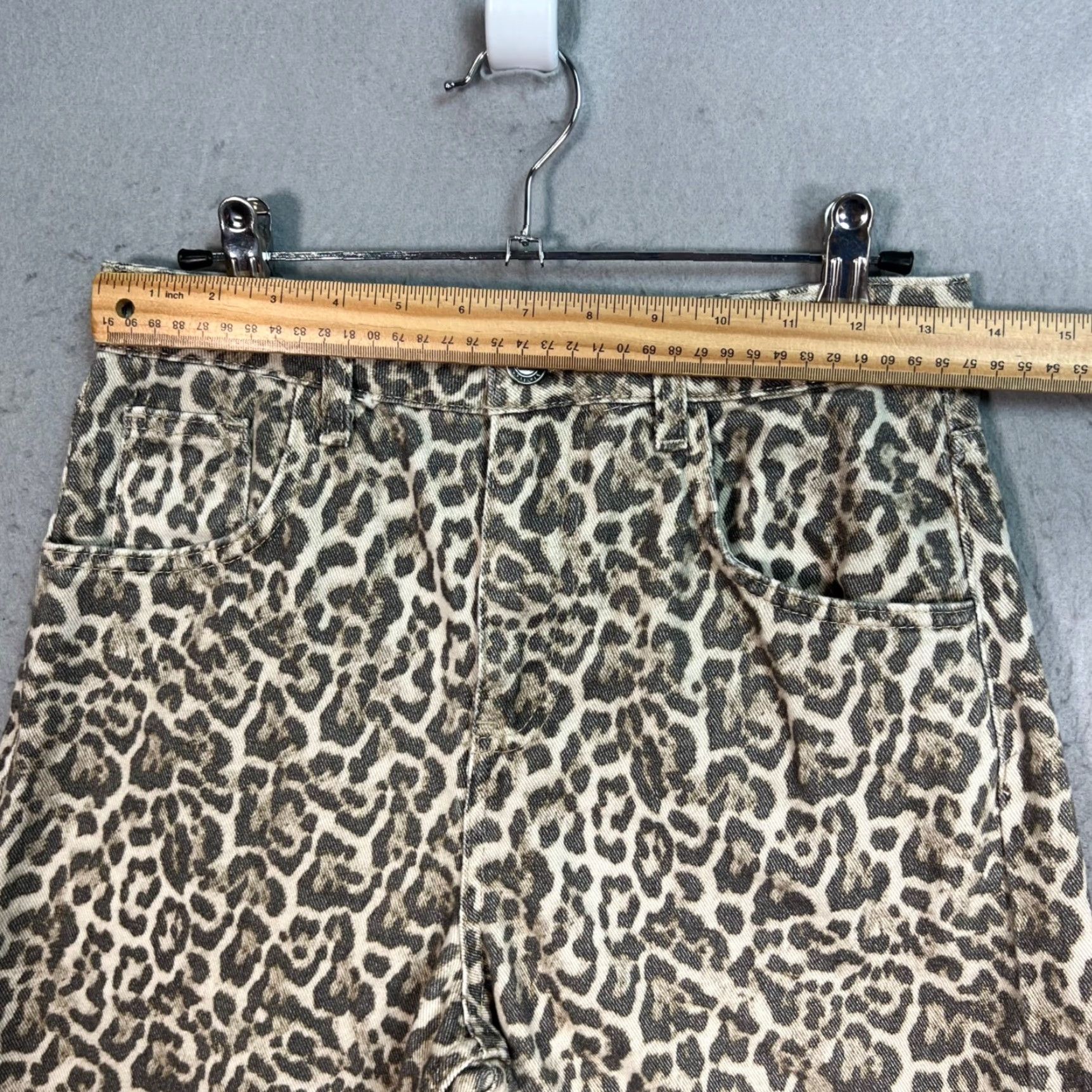 Vintage STR STR Leopard Denim Shorts Womens size 2 Cotton Bermuda Beige Leopard Pattern 90s Vintage Size 26" / US 2 / IT 38 - 5 Thumbnail