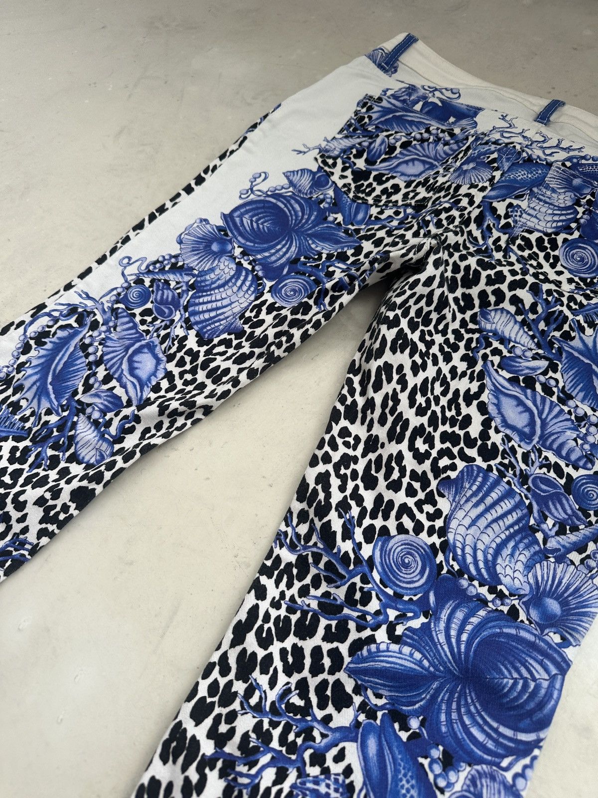 Versace Gianni Versace AOP jeans Aqua coral and leopard print Size 28" / US 6 / IT 42 - 7 Thumbnail