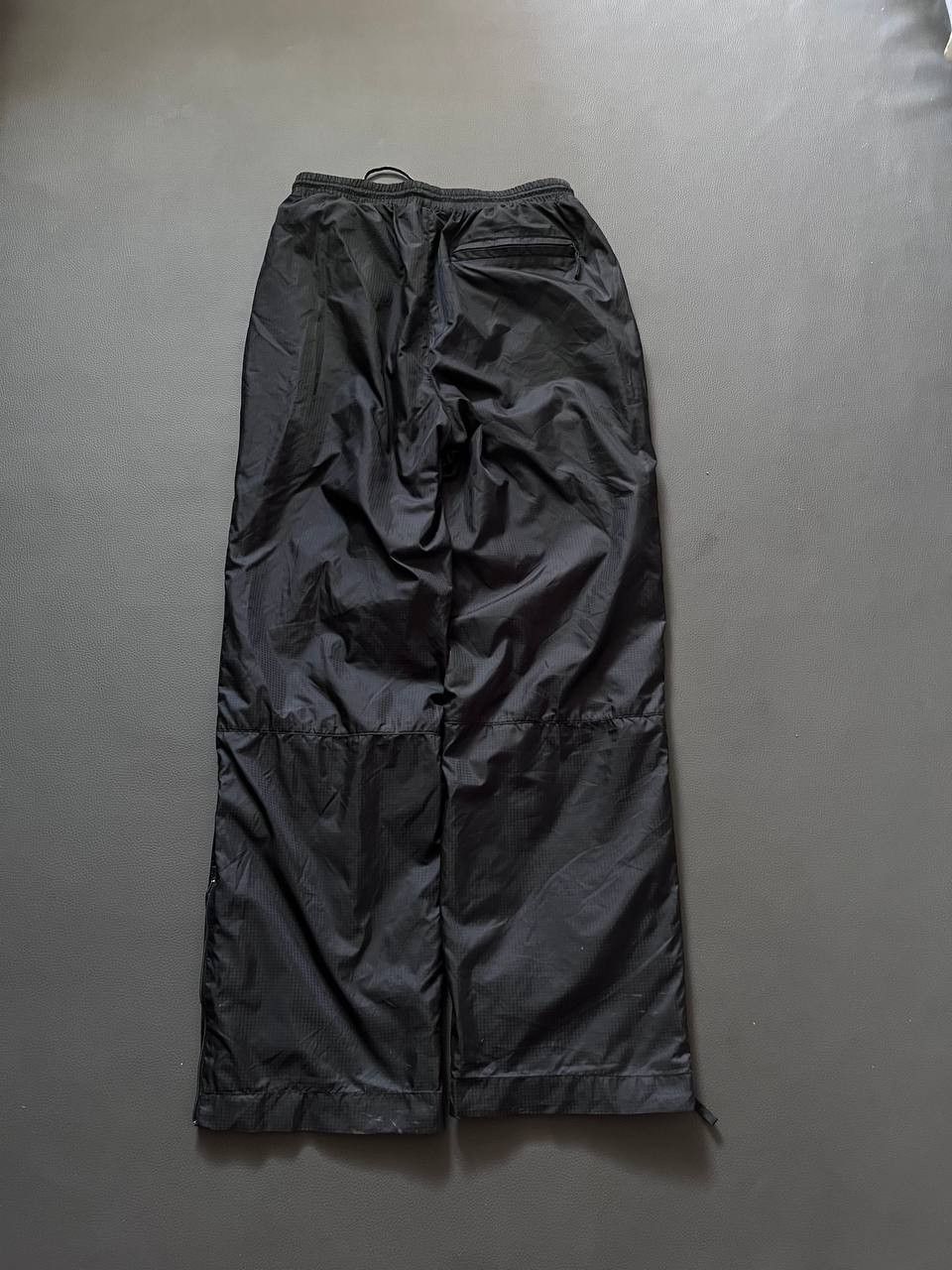 Reebok × Vintage Vintage Reebok Track Pants Navy Blue Nylon Subtle Embroidere Size US 32 / EU 48 - 2 Thumbnail