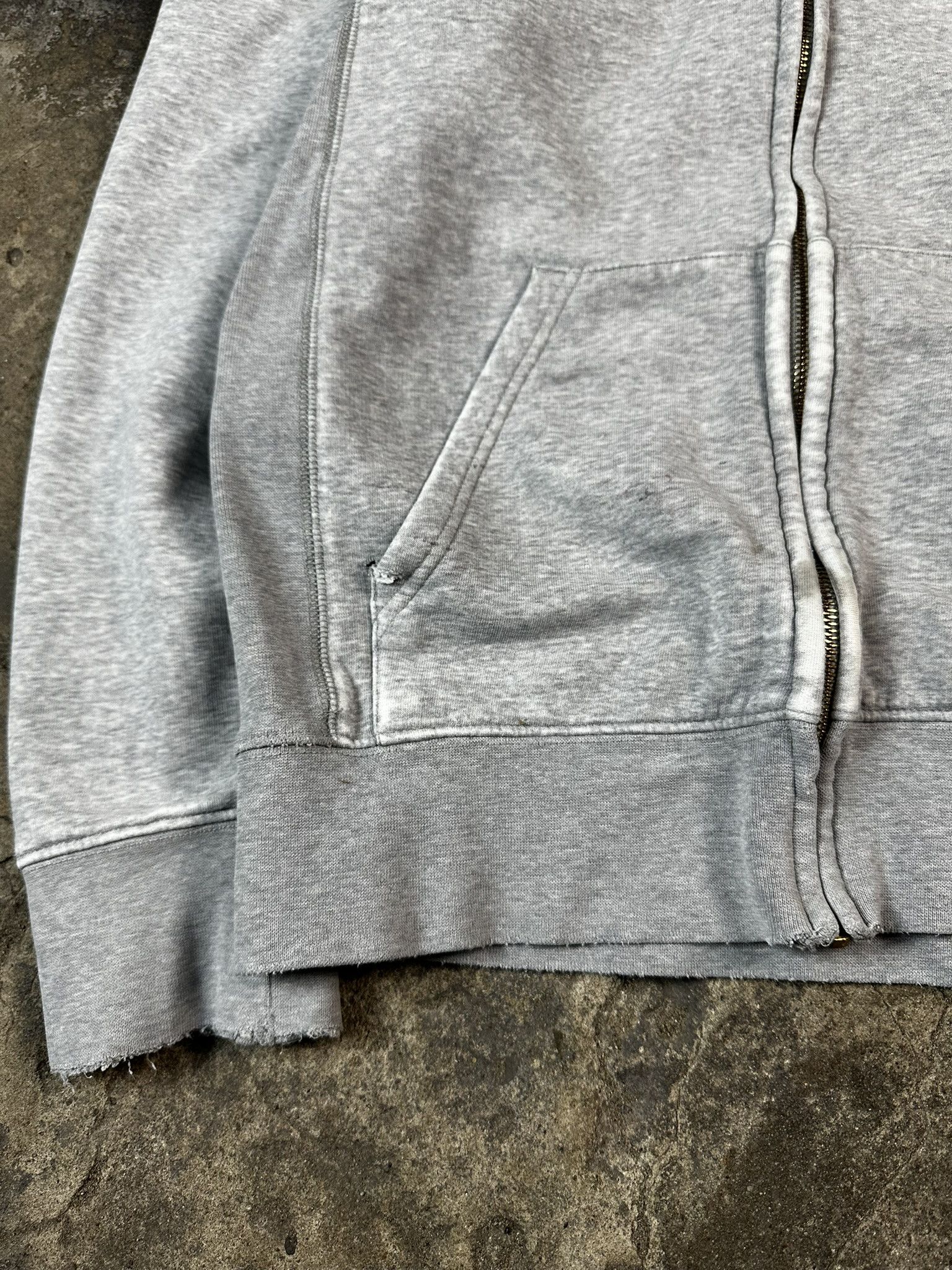 Carhartt 00s Carhartt Trashed Distressed Workwear Zip Hoodie Size US S / EU 44-46 / 1 - 6 Thumbnail