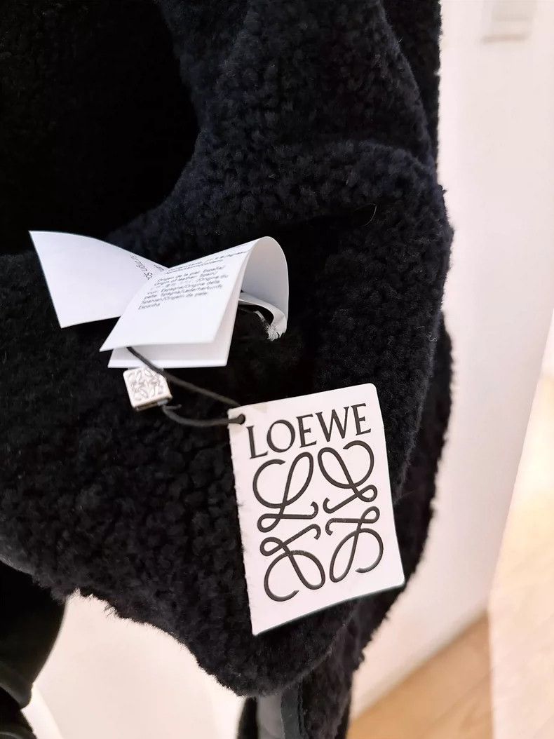 Loewe LOEWE Black lamb fur coat with turned-down collar Size S / US 4 / IT 40 - 9 Thumbnail