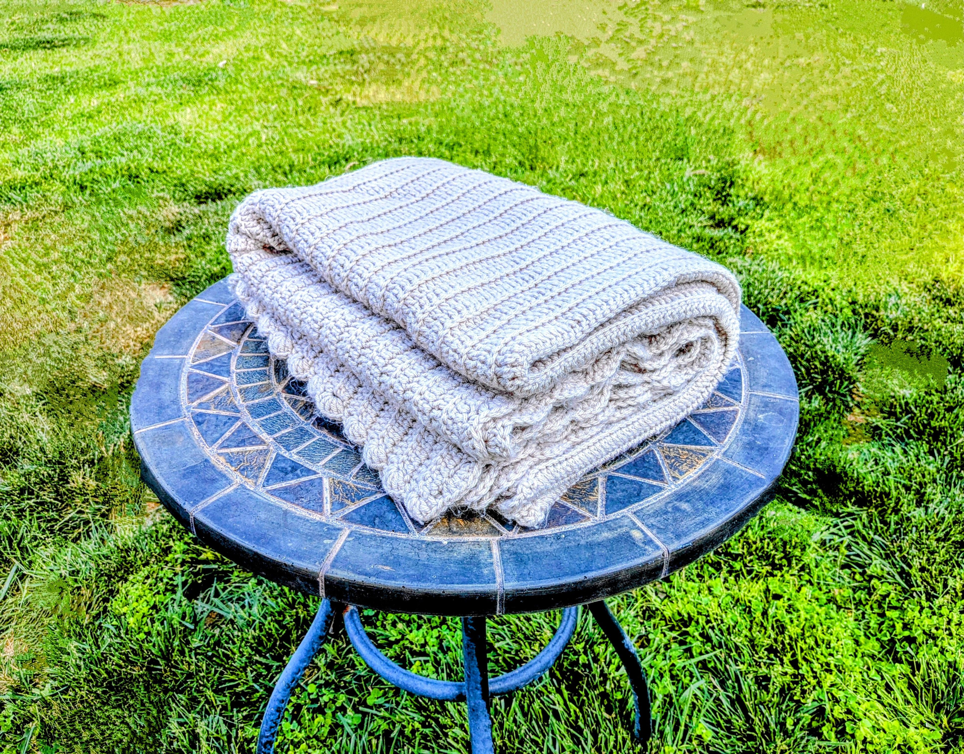 Designer Crocheted Handmade 46" x 60" Classic Throw Cover Blanket EUC Size ONE SIZE - 1 Thumbnail