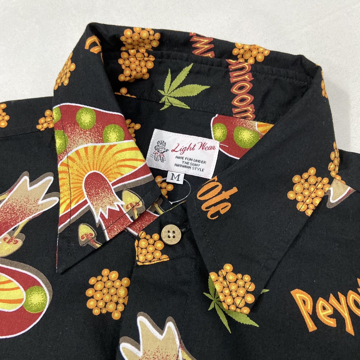 Vintage Light Wear Full Print Hawaiin Mushrooms Short Shirt Black ⁣ Size US M / EU 48-50 / 2 - 3 Thumbnail