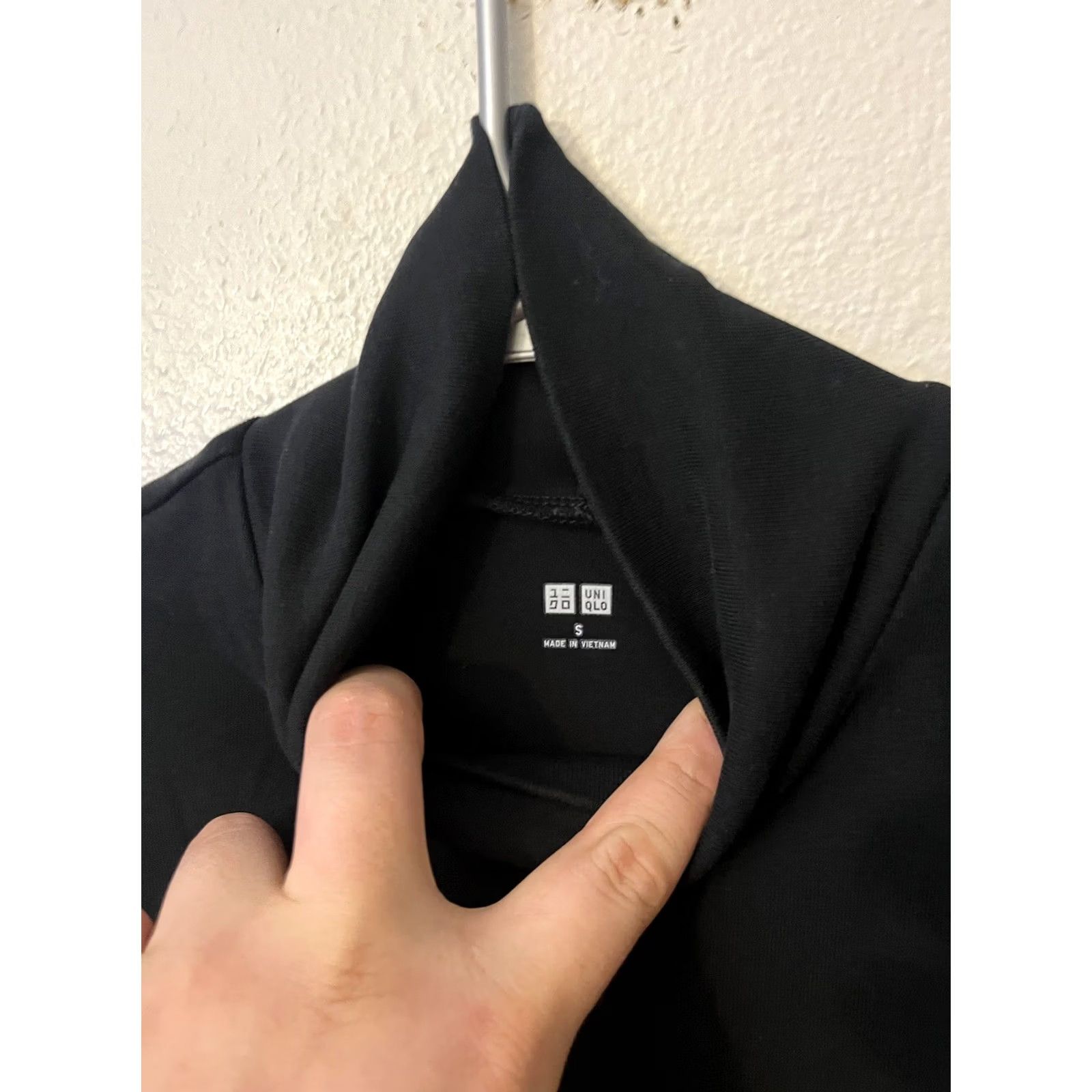 Uniqlo Uniqlo Turtleneck Size Small Womens Long Sleeve Shirt Knit Black - Pre-Owned Size S / US 4 / IT 40 - 3 Thumbnail