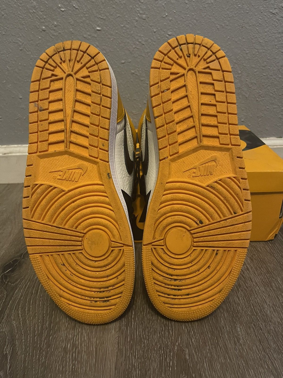 Jordan Brand Jordan 1 High Yellow Toe / Taxi Size US 9.5 / EU 42-43 - 5 Thumbnail