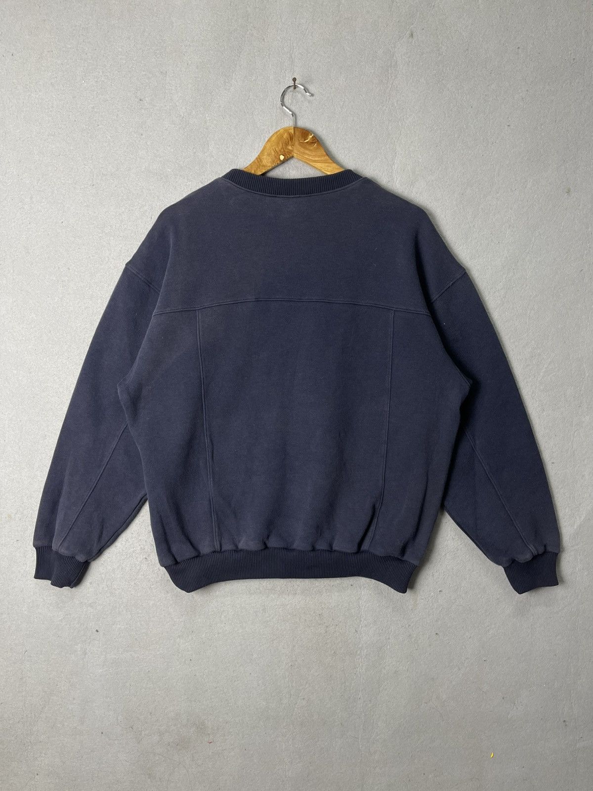 Adidas Vintage Adidas Originals Minimal Embroidered Sweatshirt Size US L / EU 52-54 / 3 - 7 Thumbnail