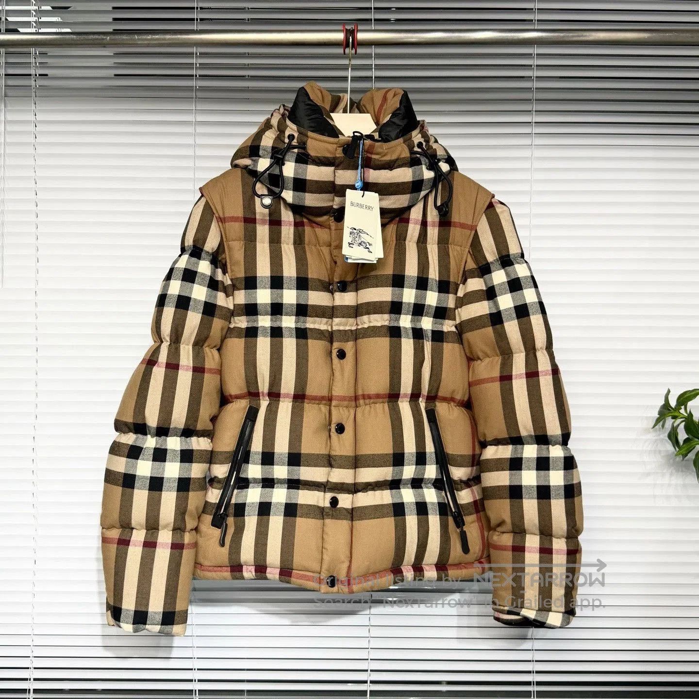 Burberry burberry down jacket with detachable sleeves. Size US L / EU 52-54 / 3 - 1 Thumbnail