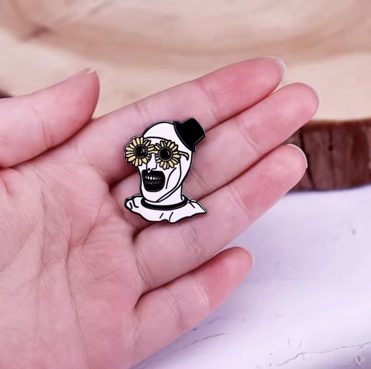 Designer Halloween horror enamal brooch Size ONE SIZE - 2 Thumbnail