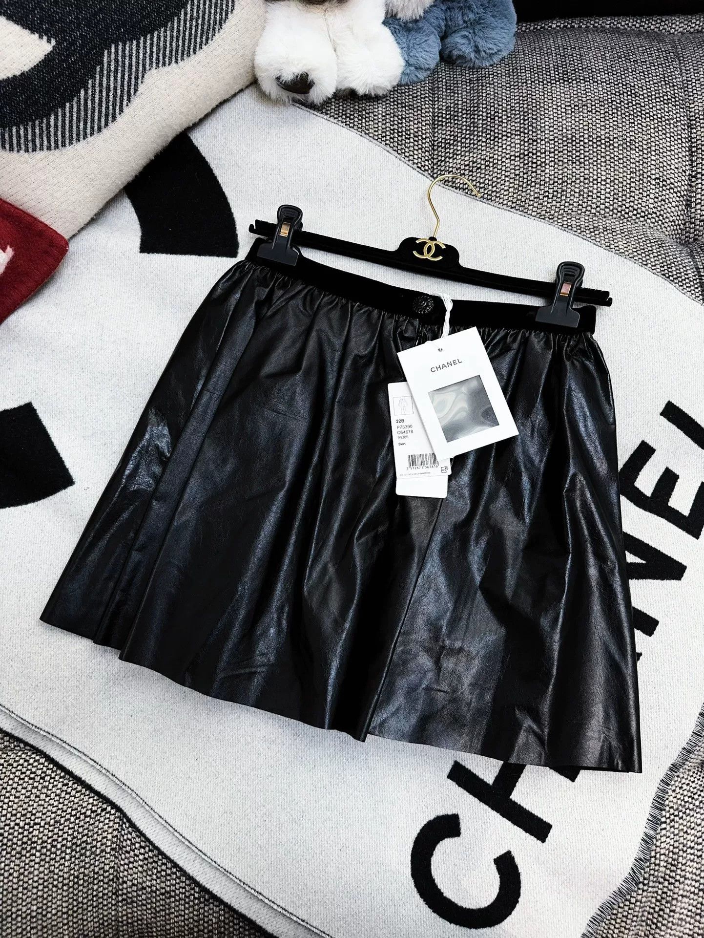Chanel Chanel Black Leather Flare Skirt 22b Size US 36 / EU 52 - 1 Thumbnail