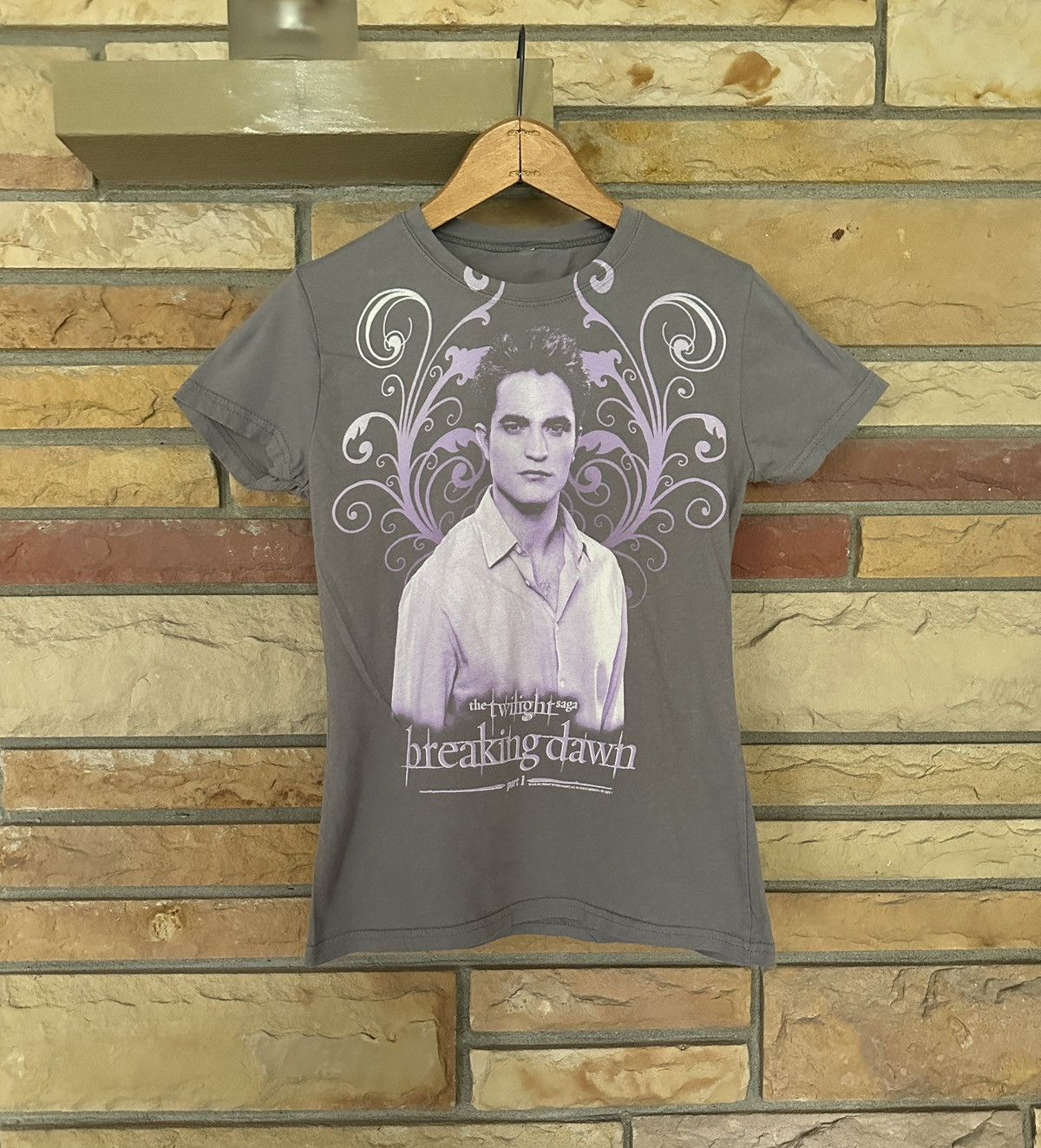 Vintage 2011 Twilight Breaking Dawn Team Edward Graphic Tee Size S / US 4 / IT 40 - 1 Thumbnail