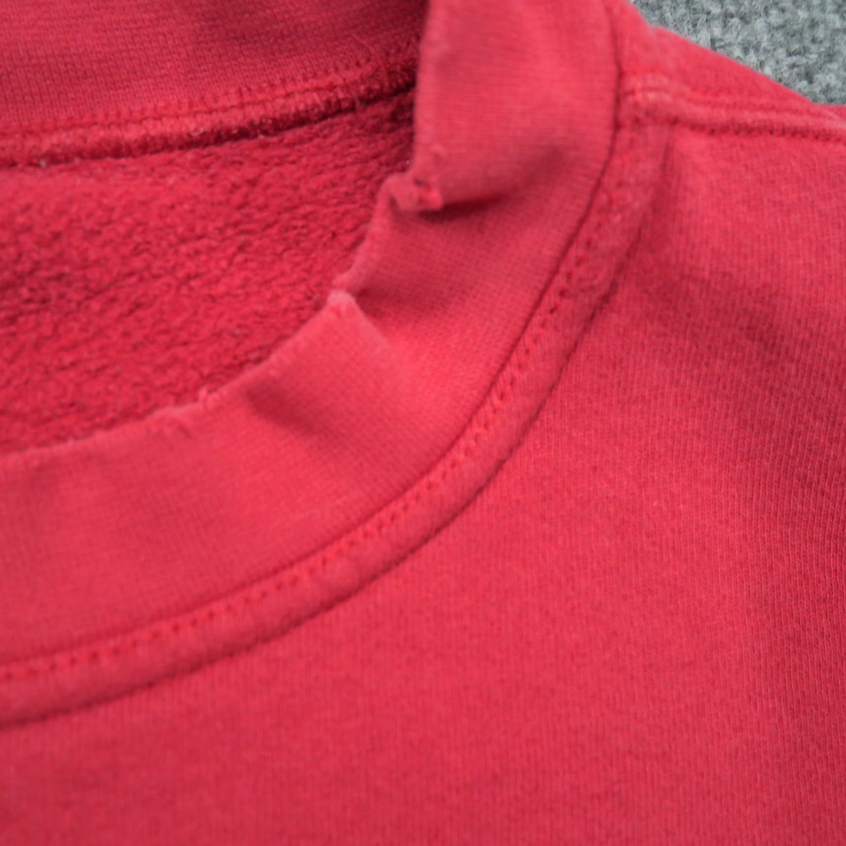 Nike VINTAGE Nike Sweatshirt Adult XL Red Pullover 90s Grunge Distressed Mini Swoosh Embroidered Mens Pullover Sweatshirt 90s Size US XL / EU 56 / 4 - 7 Thumbnail