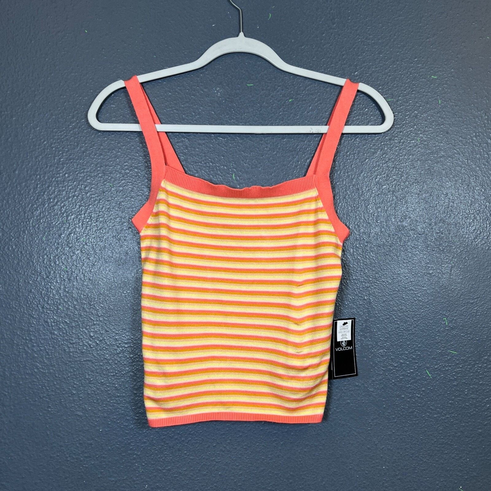 Volcom Volcom S women’s top yellow pink new sleeveless t-shirt tee Size S / US 4 / IT 40 - 1 Thumbnail