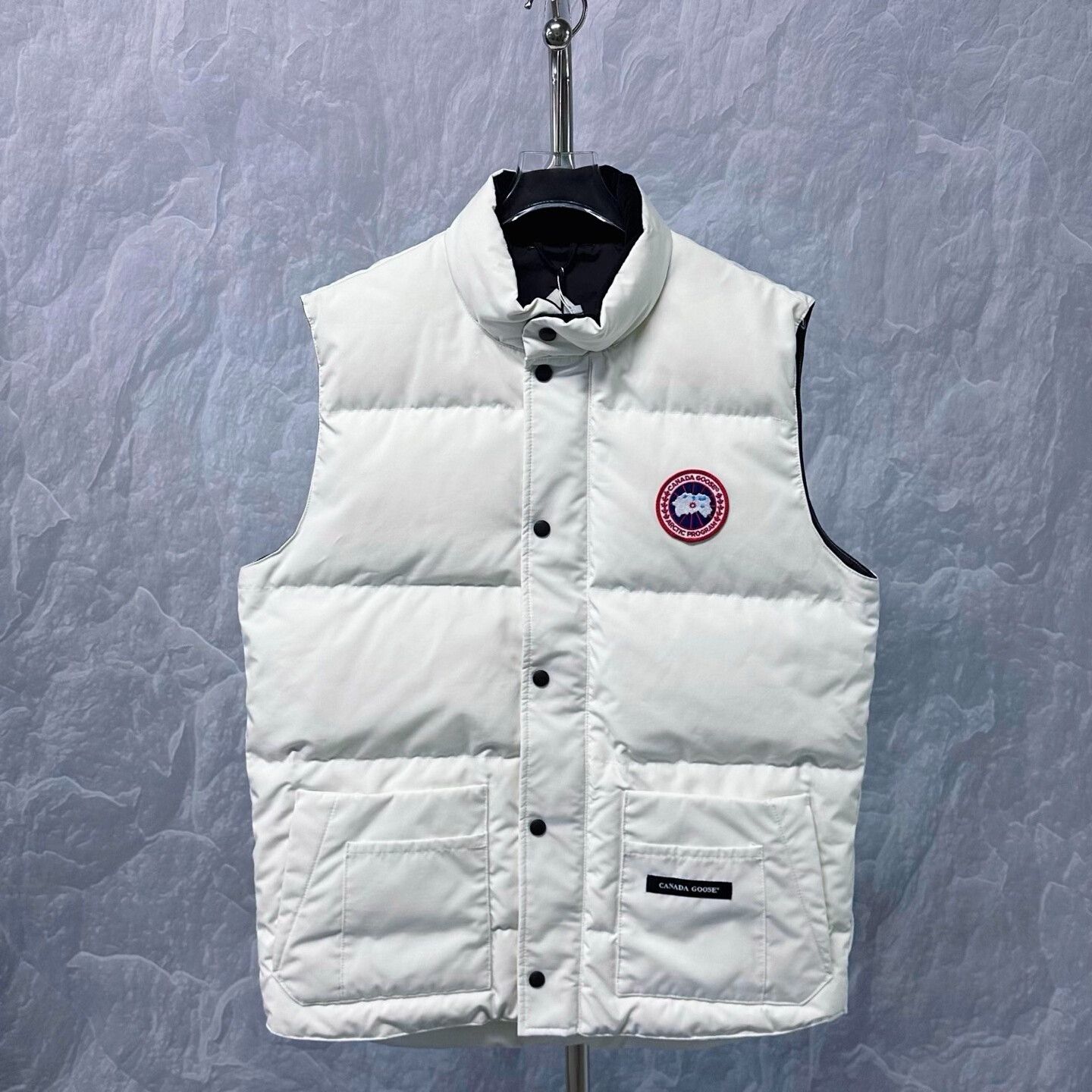 Canada Goose canada goose white down vest with logo Size US L / EU 52-54 / 3 - 1 Thumbnail