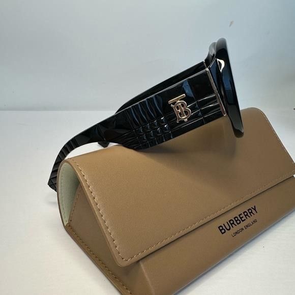 Burberry New - Burberry Women's Sunglasses MARGOT BE4370U 49","descri Size ONE SIZE - 10 Thumbnail