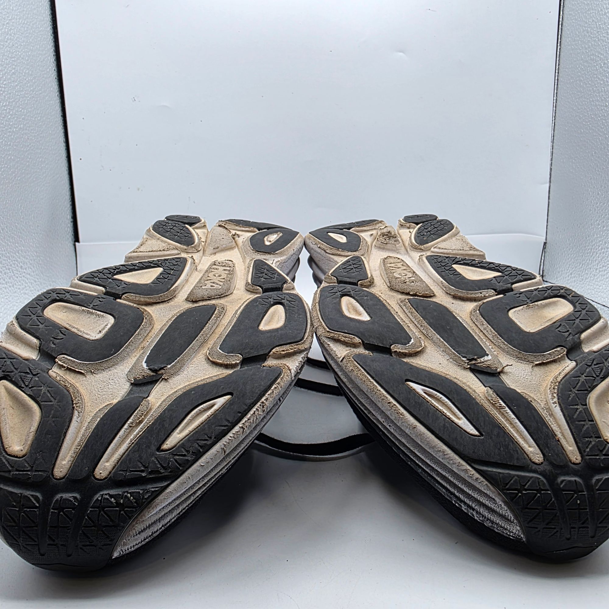 Hoka Hoka One One Bondi 8 Mens Wide Size 9 Black Running Shoes At Size US 9 / EU 42 - 12 Thumbnail
