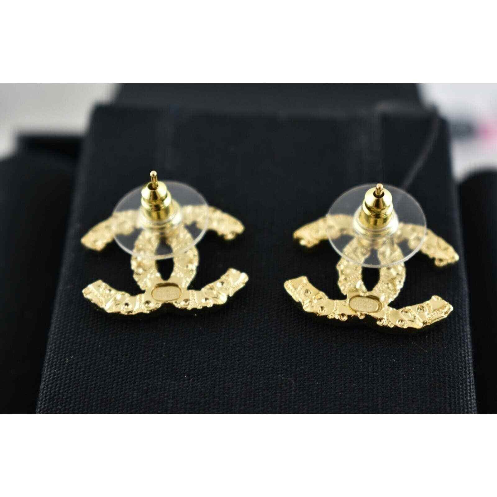 Chanel Chanel Gold Interlocking Hammered Drop Statement Earrings Size ONE SIZE - 10 Thumbnail