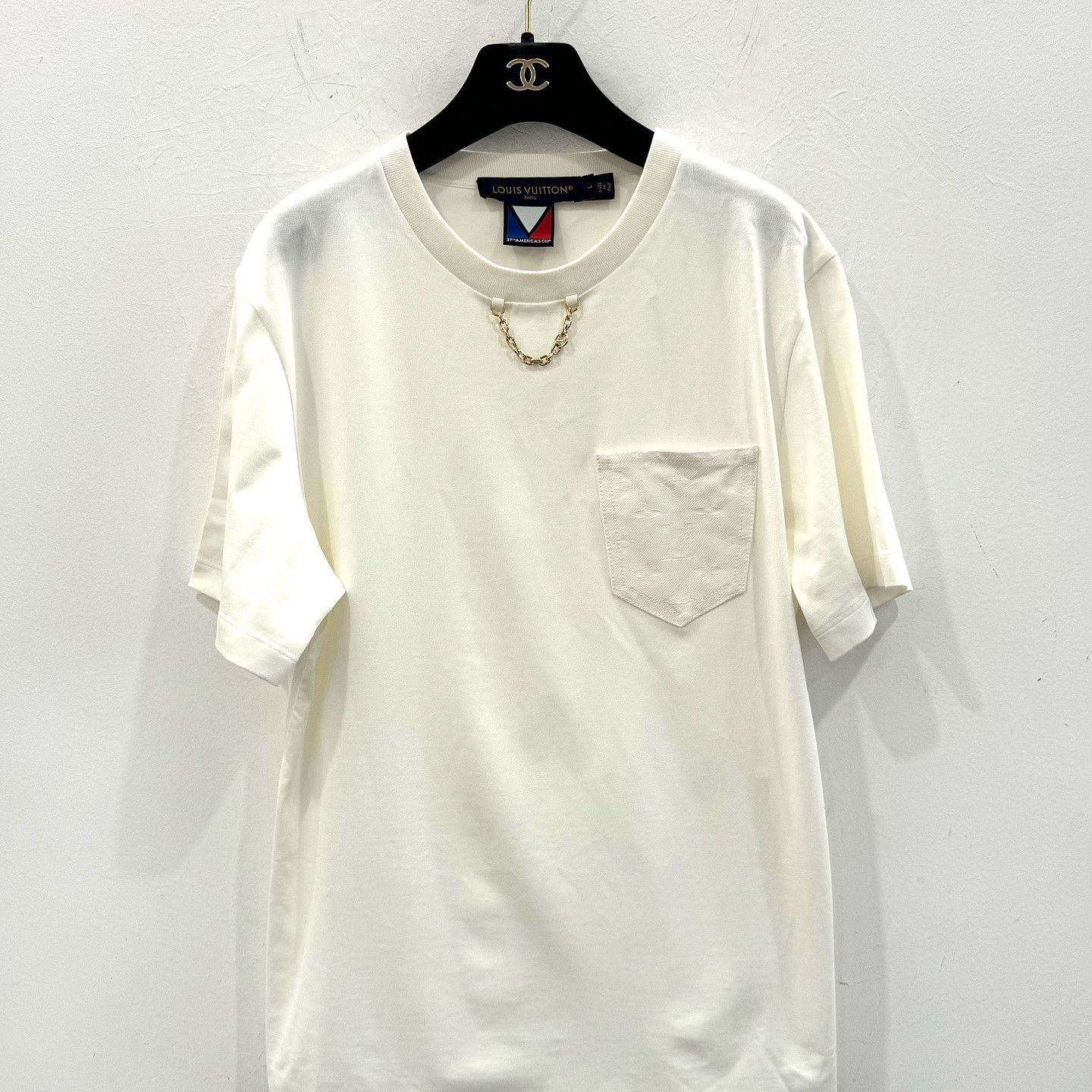 Louis Vuitton Louis Vuitton Chain Detail Pocket T-Shirt Size L Size US L / EU 52-54 / 3 - 1 Thumbnail