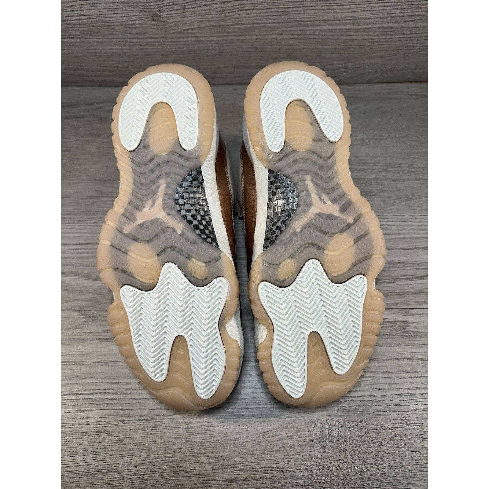 Jordan Brand Air Jordan 11 Retro Low Rose Gold W - Size 10.5w/9m Size US 10.5 / IT 40.5 - 6 Thumbnail