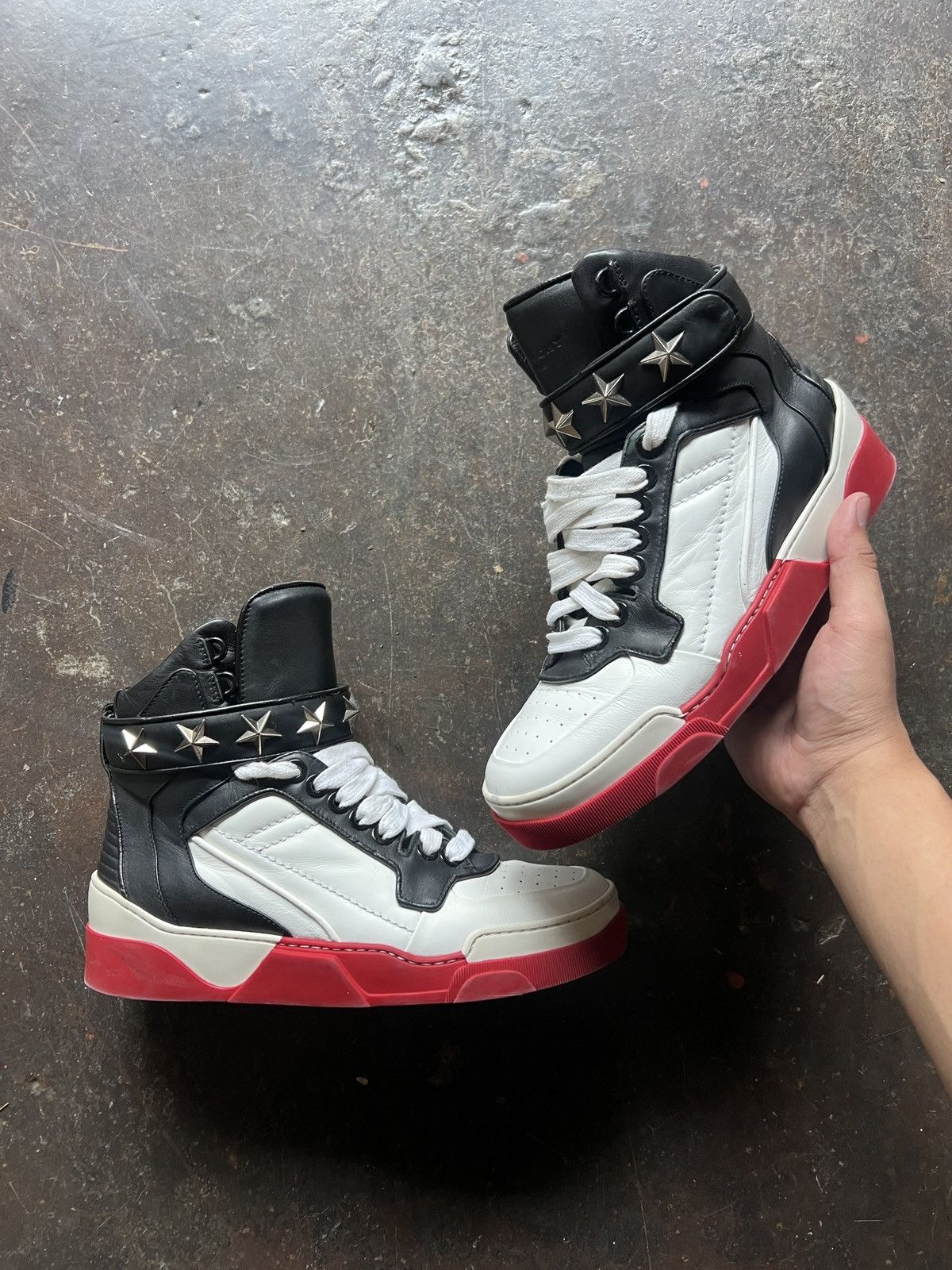Givenchy (RARE) Givenchy Tyson Star Studded Sneakers Size US 8 / EU 41 - 1 Thumbnail