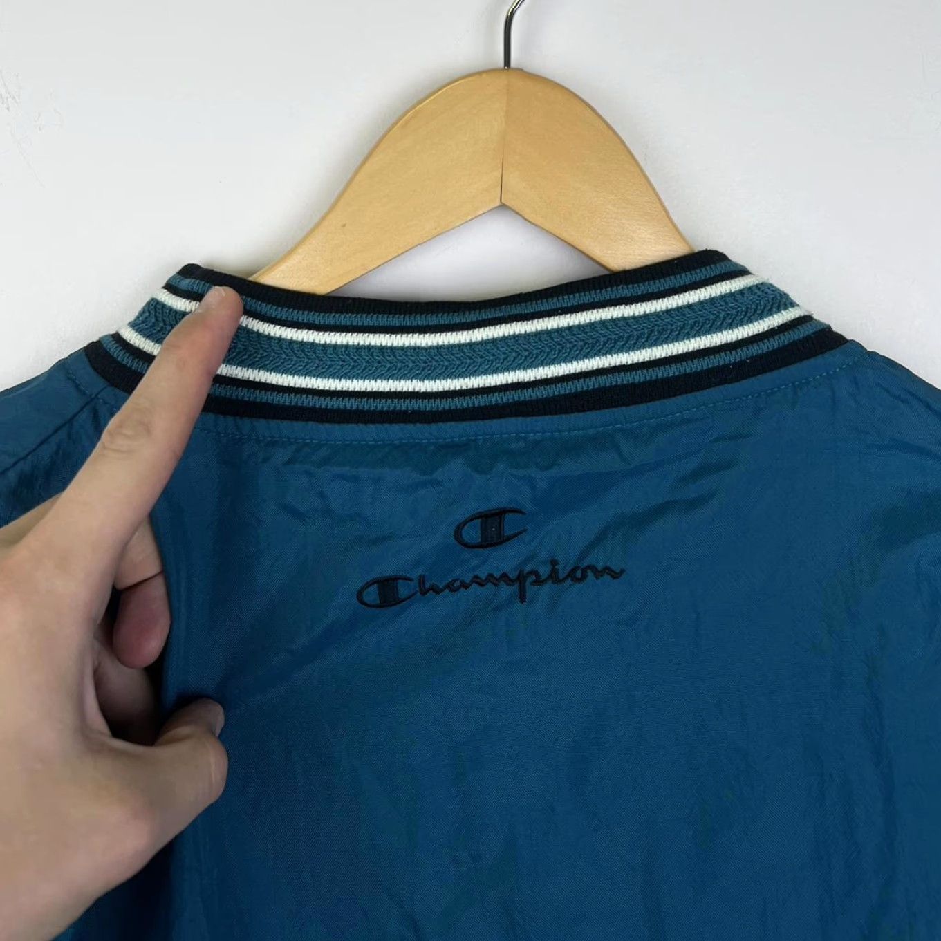 Champion VINTAGE Champion Jacket Windbreaker 90s XL Mens Teal Green V-Neck Pullover Nylon Ribbed Cuffs Logo Vintage Teal Size US XL / EU 56 / 4 - 5 Thumbnail
