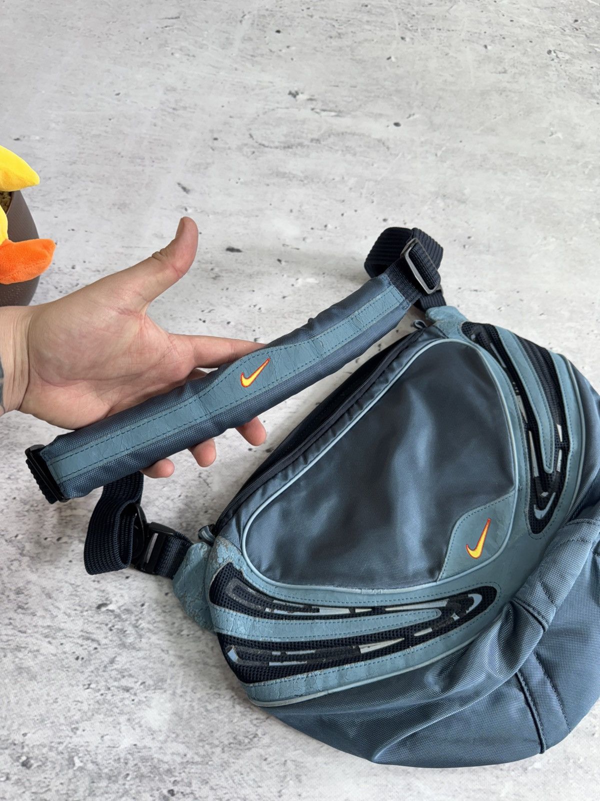 Nike × Vintage NIKE VINTAGE BASIC LOGO 00s 90s PINTEREST STYLE SLING BAG Size ONE SIZE - 6 Thumbnail