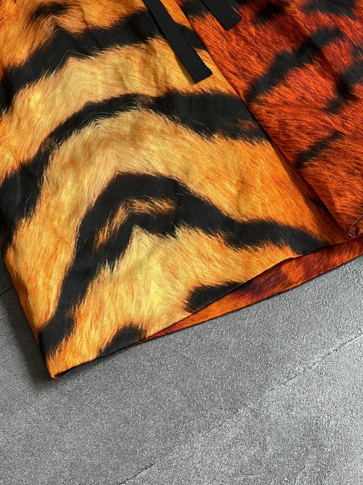 Dries Van Noten Dries Van Noten Tiger Pattern Women’s Shorts, Size 34 Size 34" / US 12 / IT 48 - 8 Thumbnail