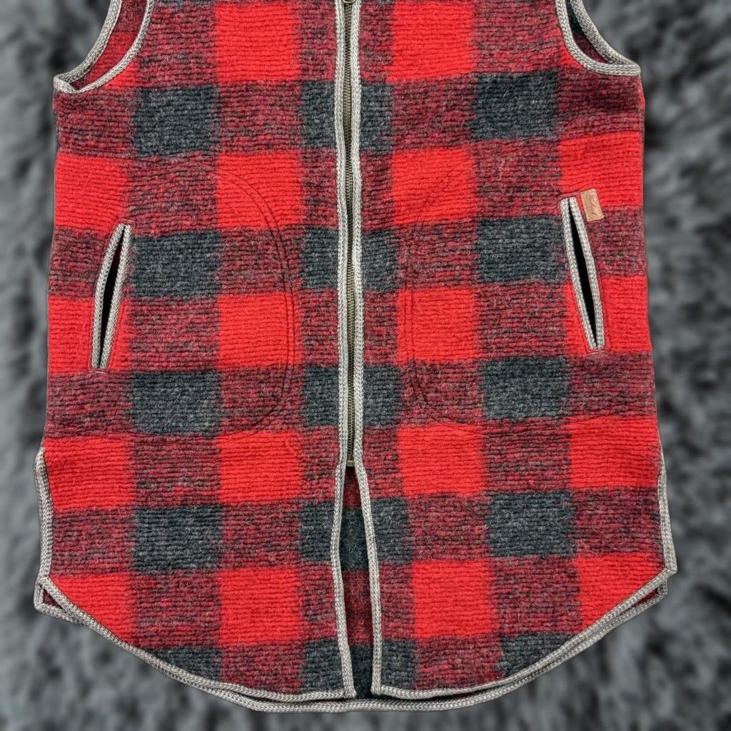 Vintage VINTAGE Woolrich Vest Womens Medium Buffalo Plaid Zip Wool Pocket Outdoor Y2K Size M / US 6-8 / IT 42-44 - 1 Thumbnail