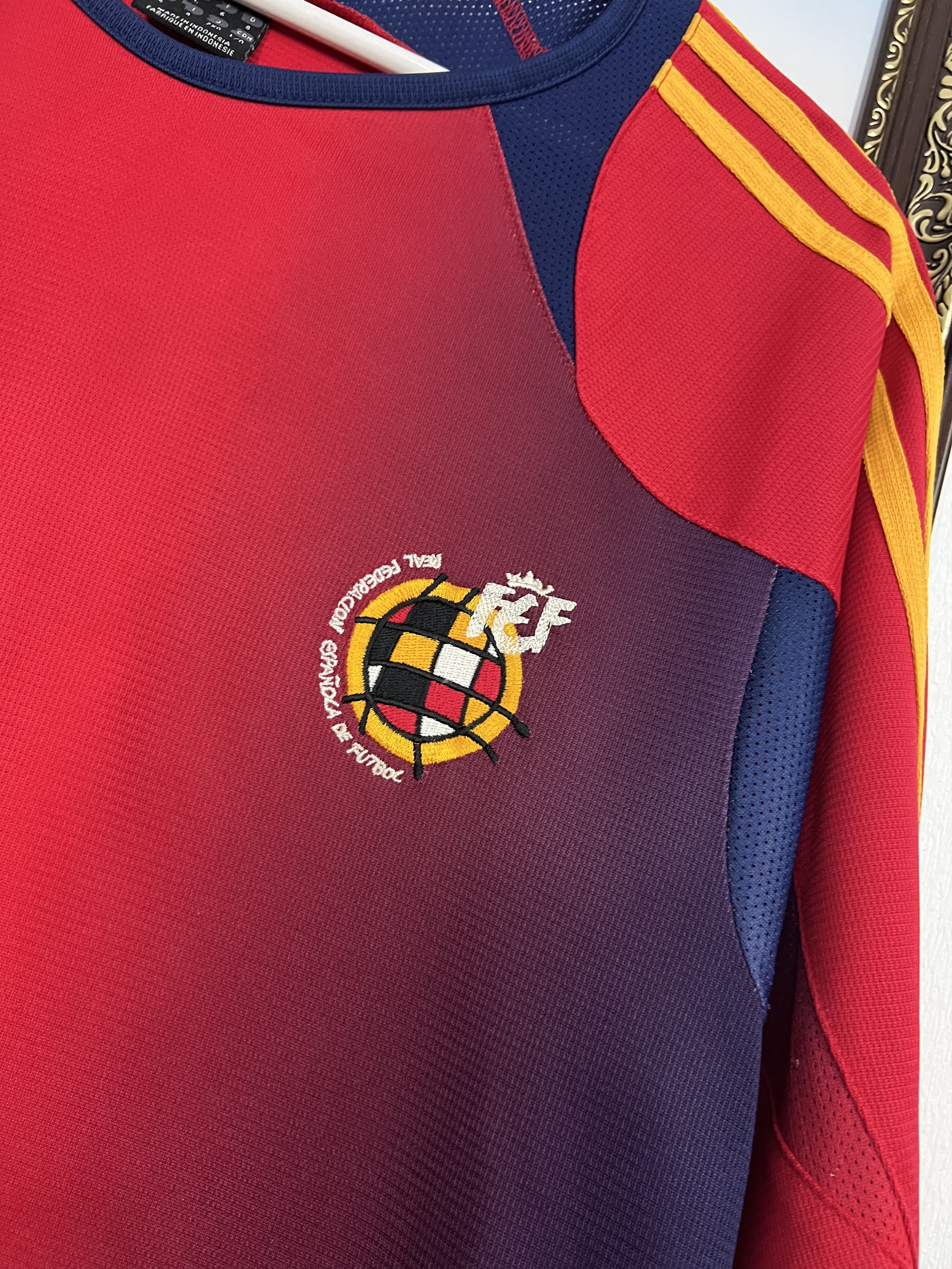 Adidas Vintage Adidas Spain Football Train Shirt Soccer Camiseta Size US L / EU 52-54 / 3 - 3 Thumbnail