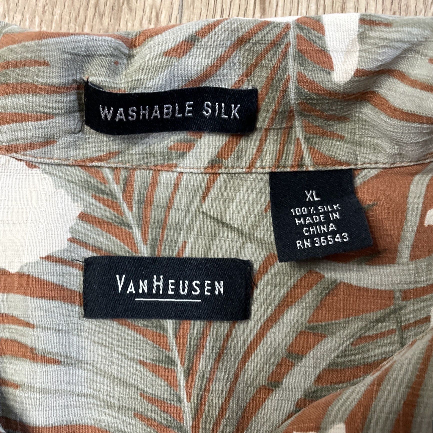 Van Heusen Van Heusen Hawaiian Shirt XL Green Floral Button-Up Short Sleeve Silk Mens Size US XL / EU 56 / 4 - 2 Thumbnail