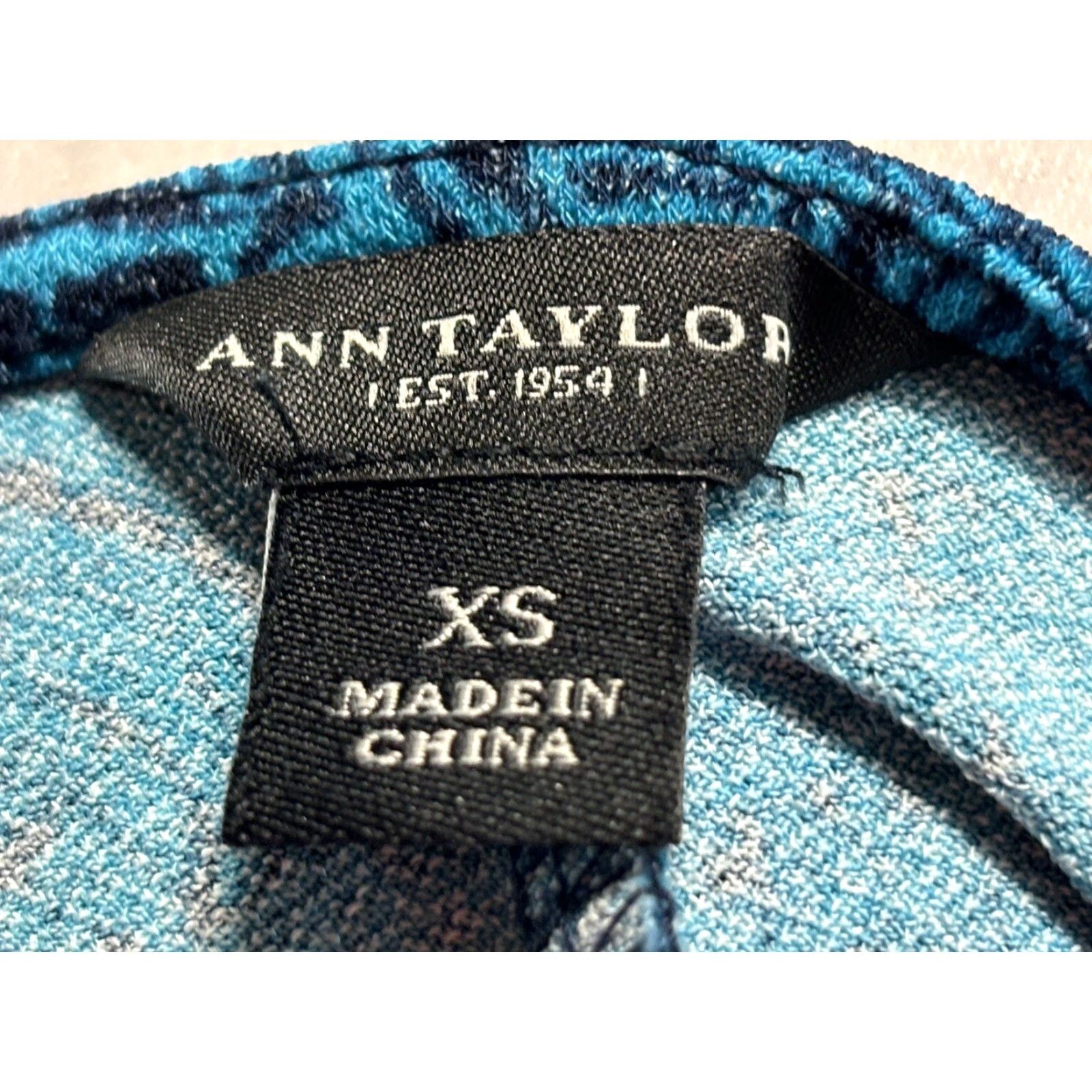 Ann Taylor Ann Taylor Bodycon Dress XS Kimono Short Sleeves Stretch Blue Black Multicolor Short Sleeve Pullover Regular Women Polyester Blend VGUC Short Dress Size 26" / US 2 / IT 38 - 7 Thumbnail